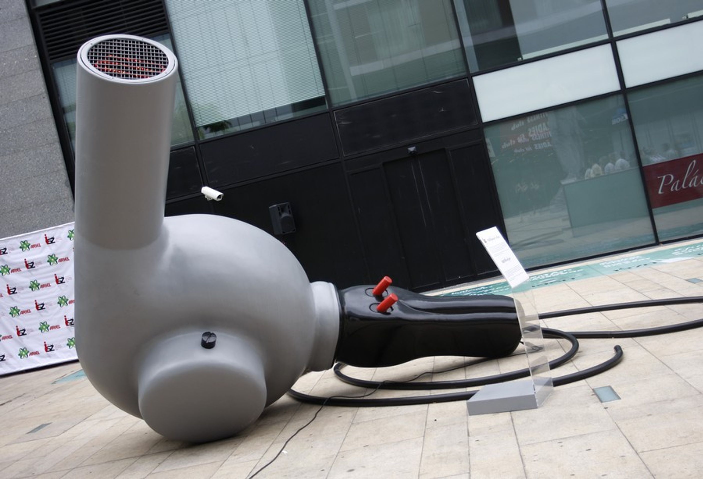 Obří plastiky znázorňují inovaci ve světě žen - 8 - GALERIE: Plastiky (7/9)