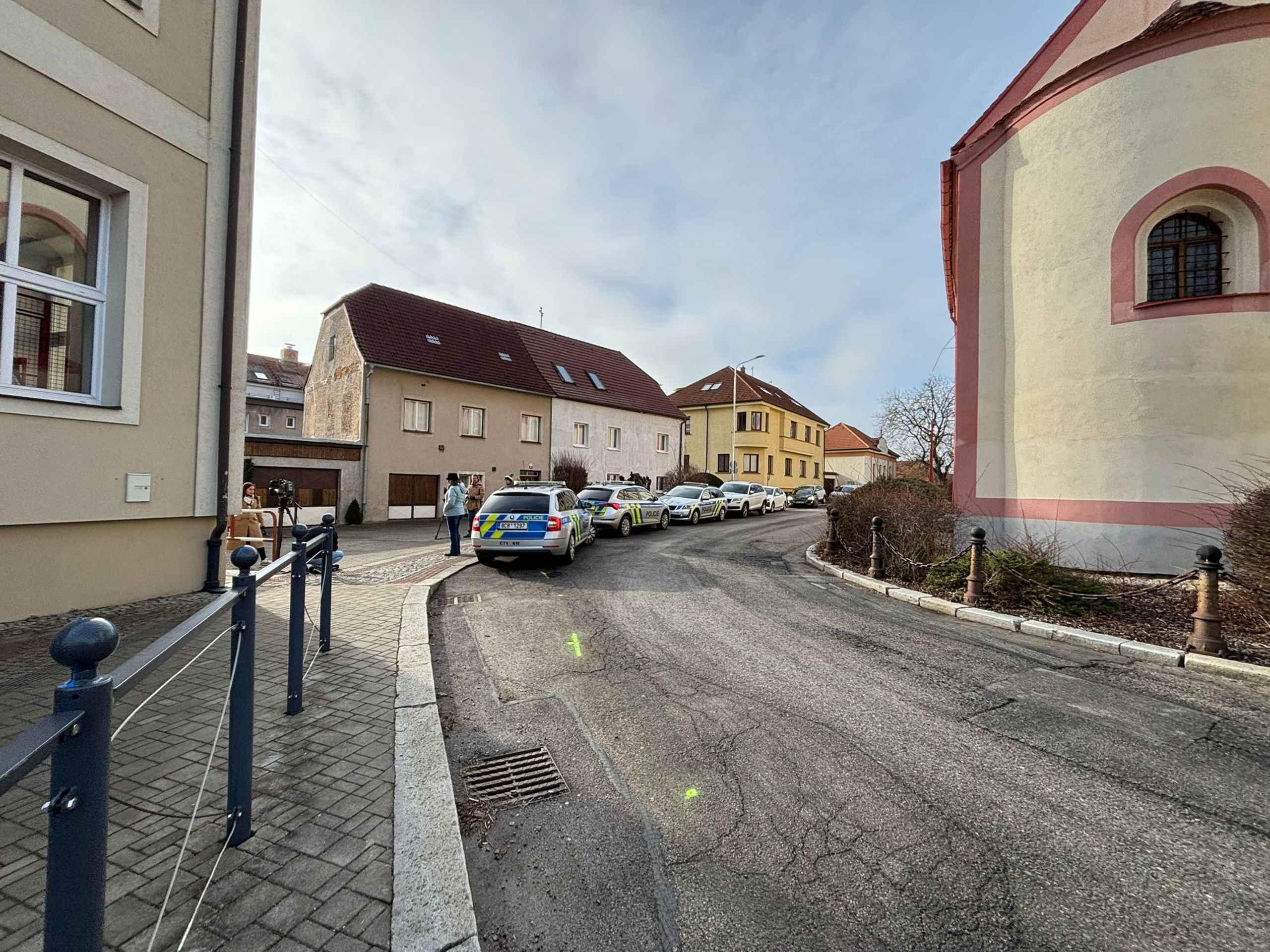 Zásah policie na základní škole v Českých Budějovicích (4) - Zásah policie na základní škole v Českých Budějovicích (2/5)