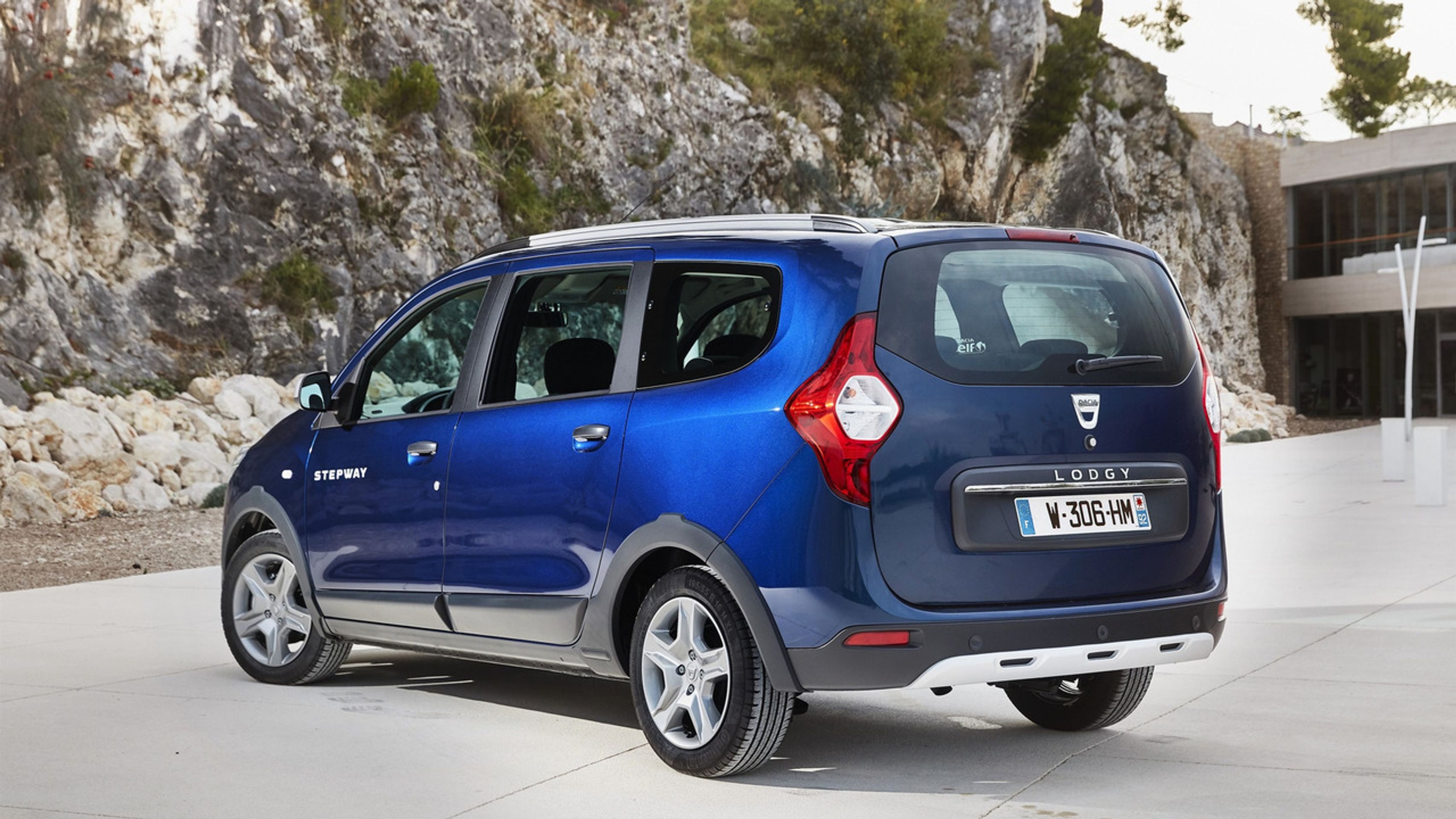 Dacii mírně rostly prodeje úspěšného Dusteru (5290 prodaných vozů proti 5065 v roce 2017), ale po kosmetickém faceliftu poskočily i Dokker a Lodgy (na snímku). - Fotogalerie: Skokani roku 2018 (2/15)
