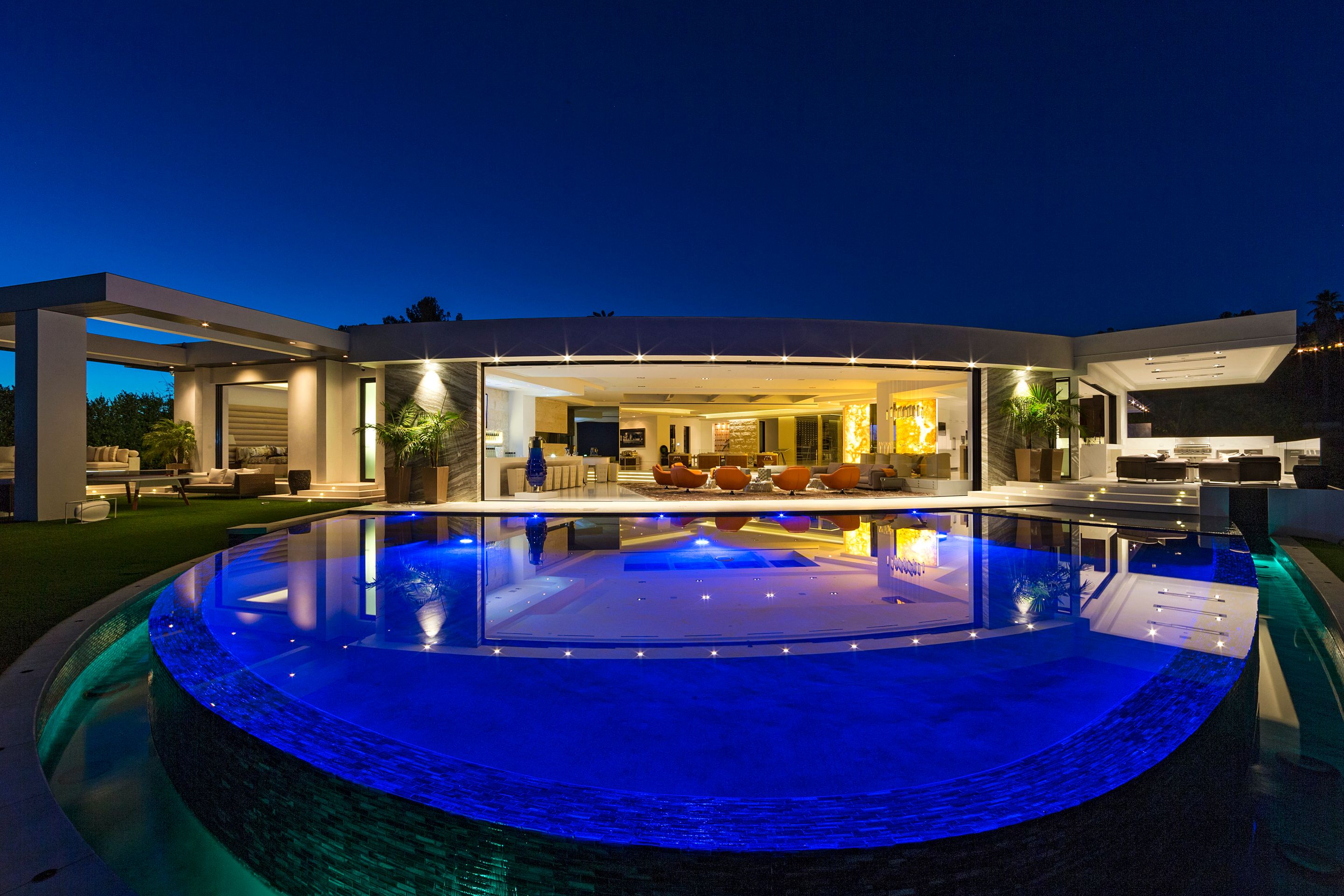 Tohle je nejdražší dům v Beverly Hills - 1 - Galerie: Tohle je nejdražší dům v Beverly Hills (3/14)
