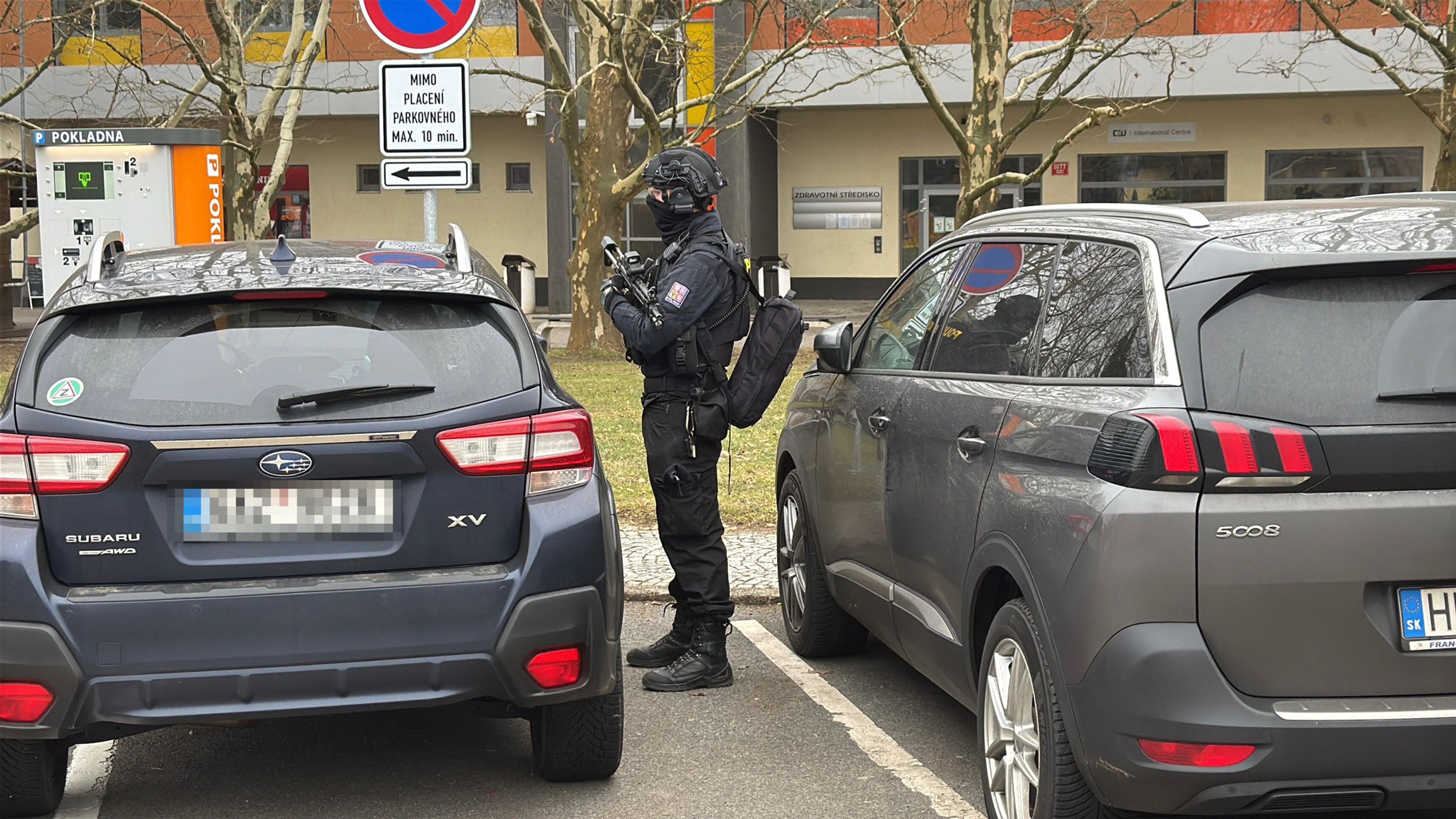 Zásah policie na ČZU (2) - Zásah policie na ČZU (5/7)