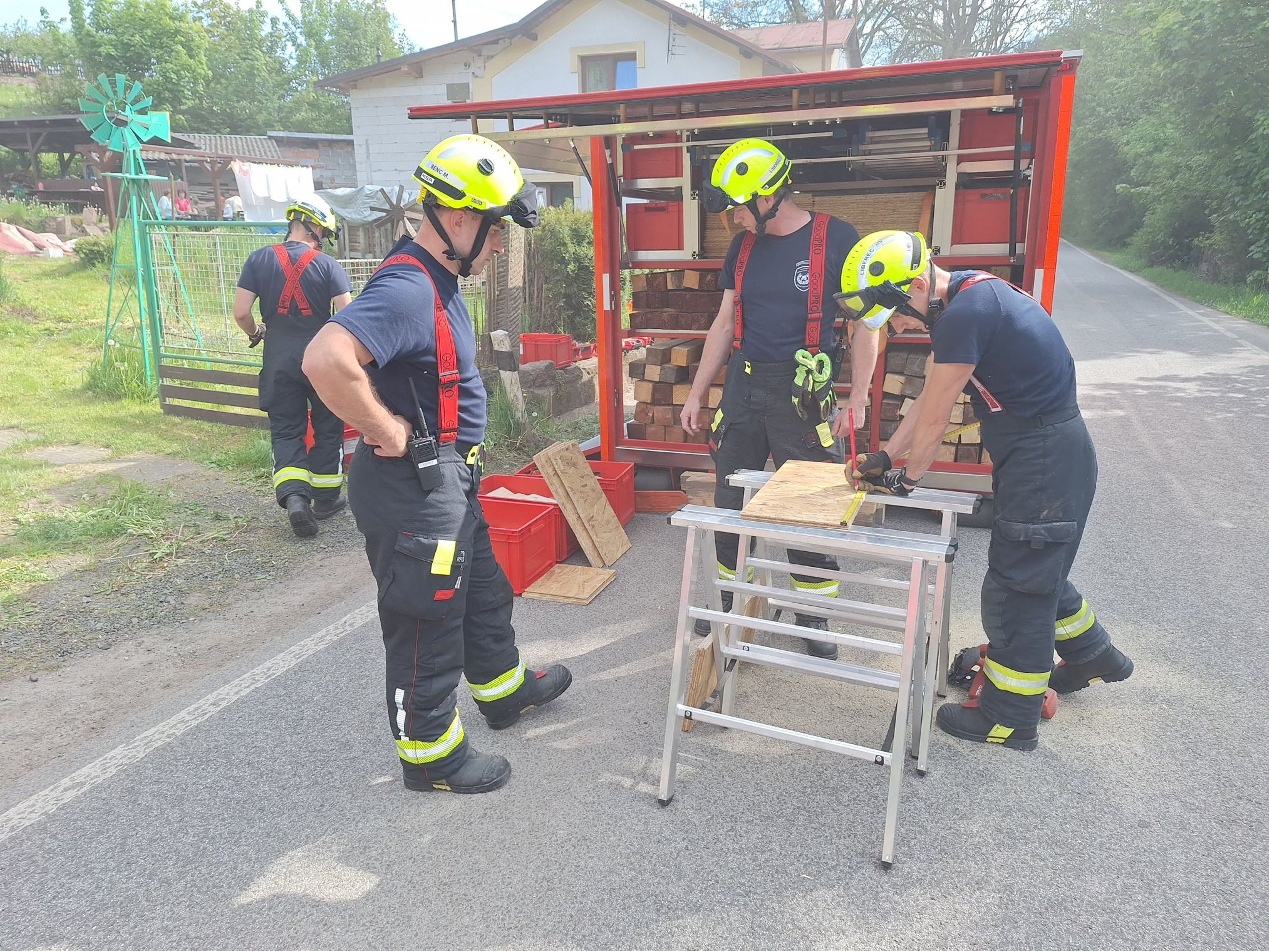 Traktor narazil do rodinného domu v Libštátu na Semilsku (5) - Dvě kuriózní dopravní nehody (7/8)