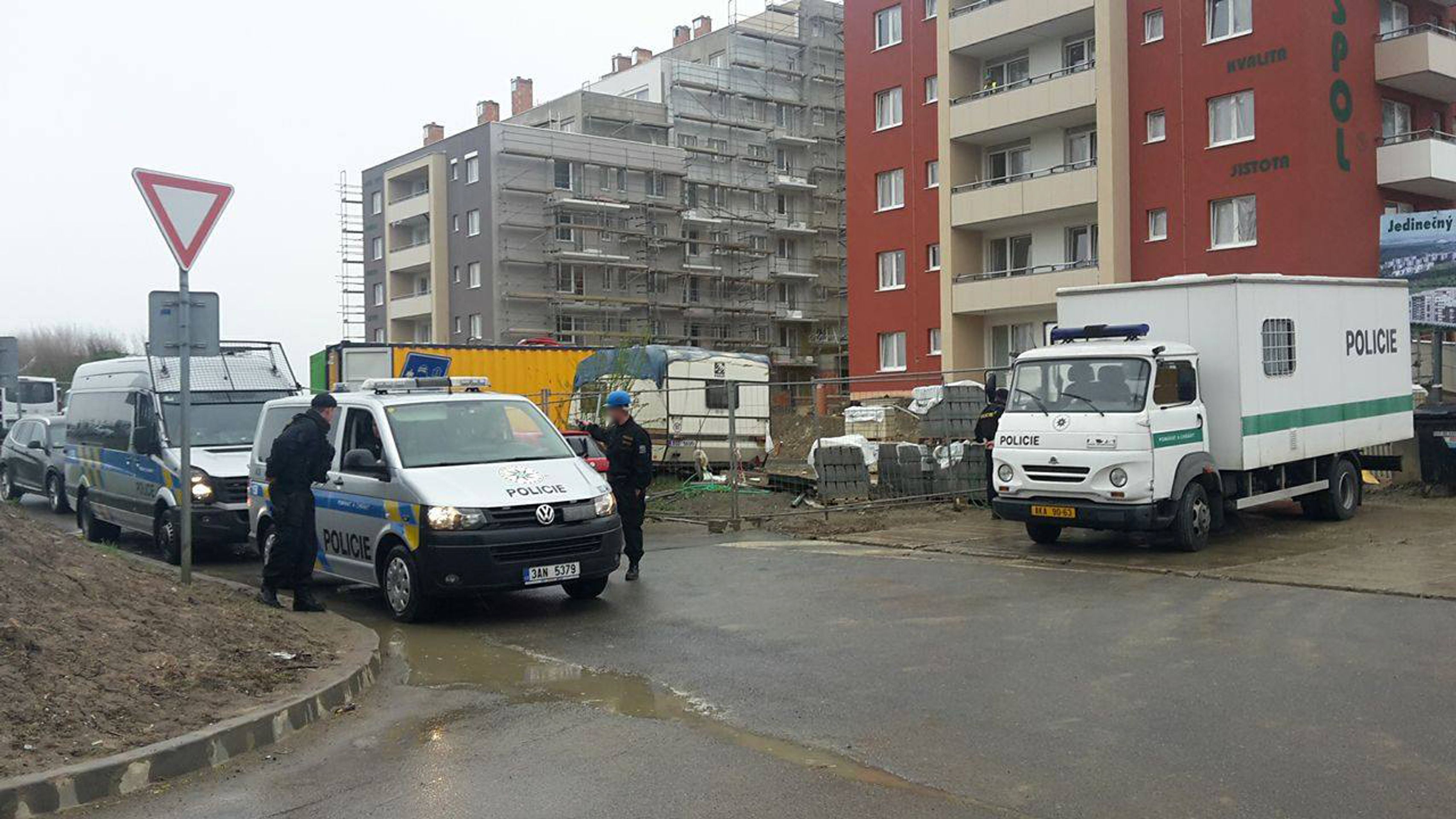 Zásah cizinecké policie na Barrandově - 4 - GALERIE: Zásah cizinecké policie na Barrandově (4/4)