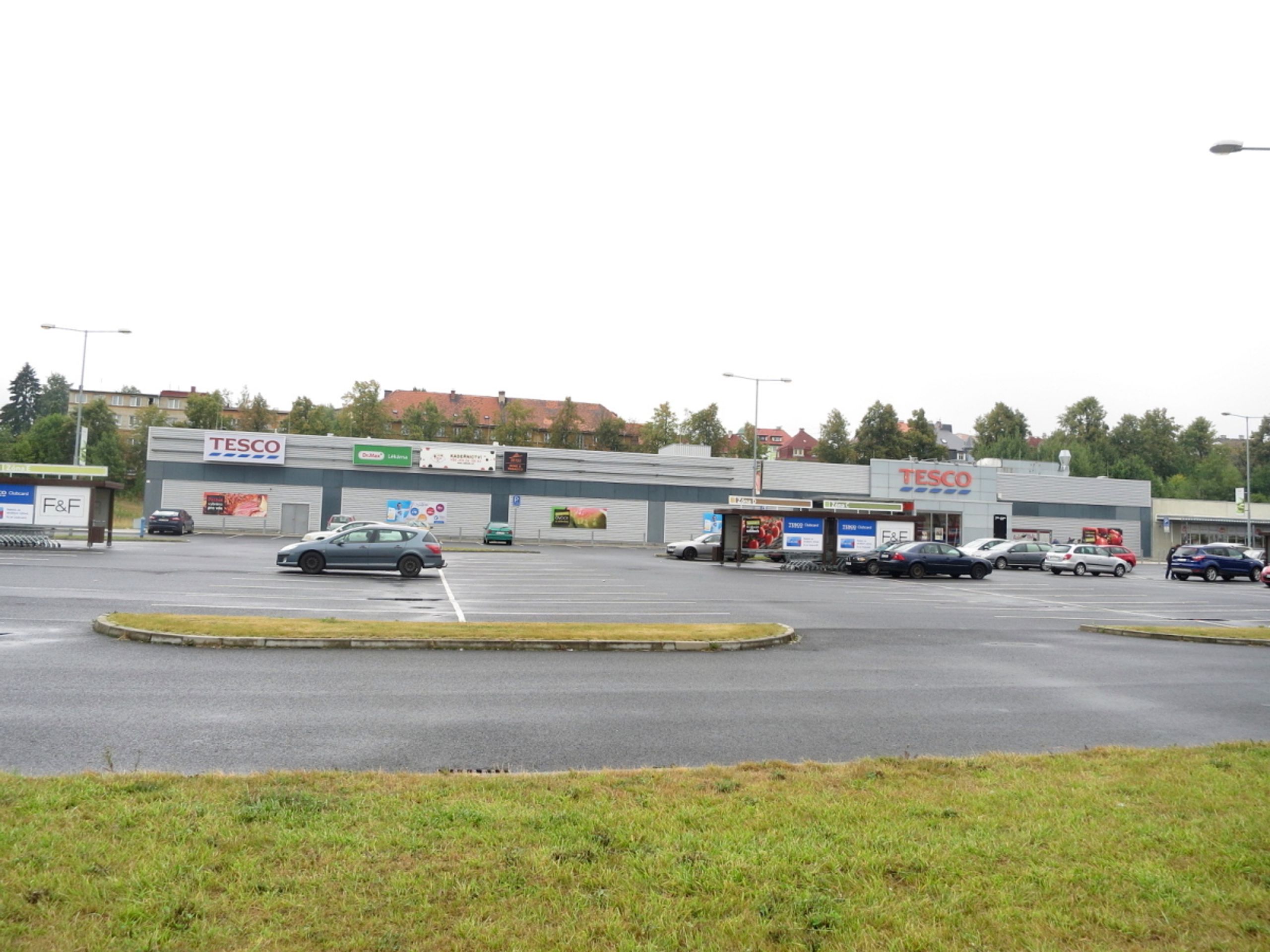 Potravinářská inspekce zavřela Tesco v Aši kvůli myšímu trusu - 8 - GALERIE: Inspekce zavřela Tesco v Aši kvůli myšímu trusu (1/8)