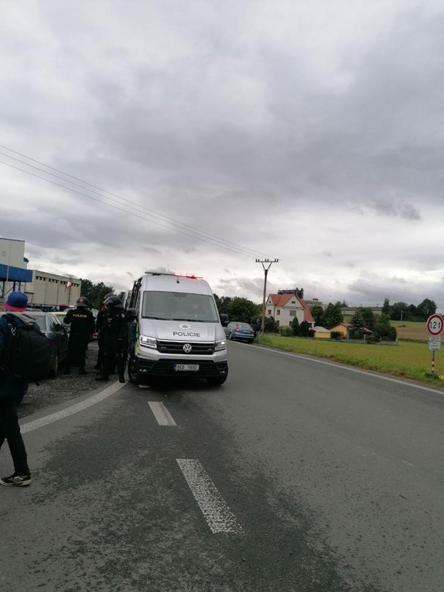 Aktivisté u drůbežárny Mirovice na Písecku - 1 - GALERIE: Aktivisté u drůbežárny Mirovice na Písecku (9/11)