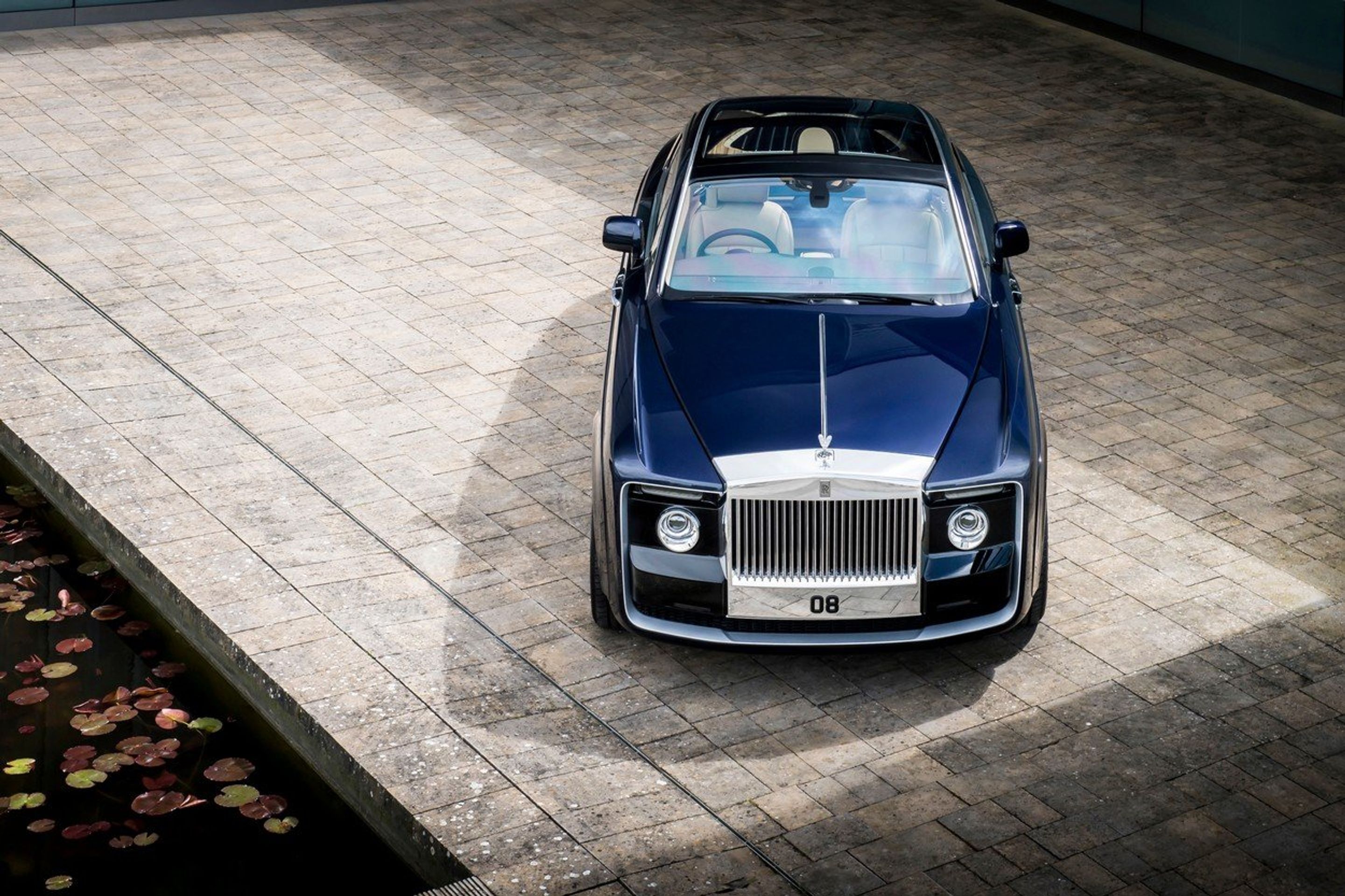 Rolls Royce - GALERIE: 10 nejdražších osobních automobilů světa (1/10)
