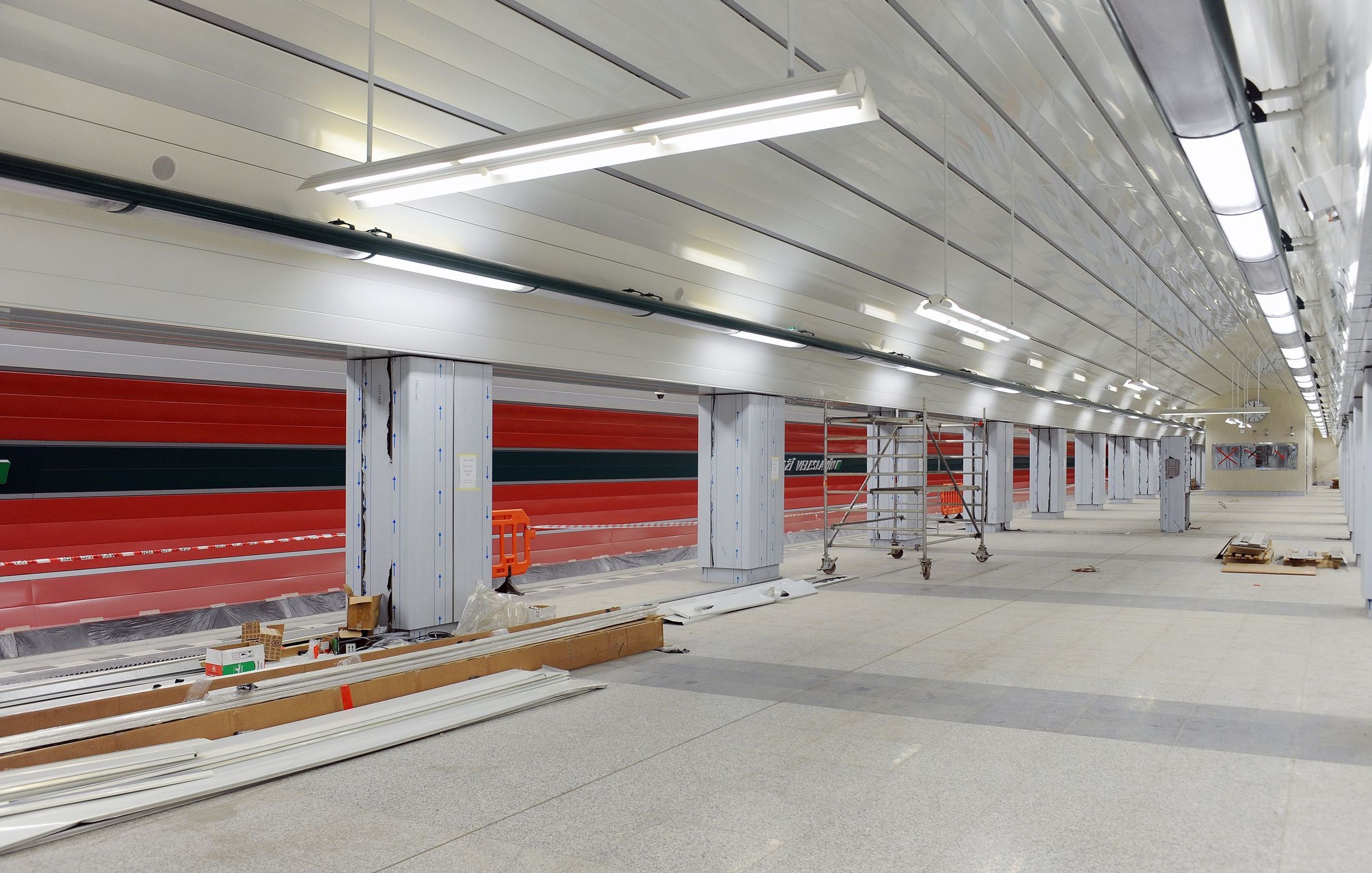 Stanice metra A Nádraží Veleslavín - 9 - GALERIE: Stanice metra A Nádraží Veleslavín (1/13)