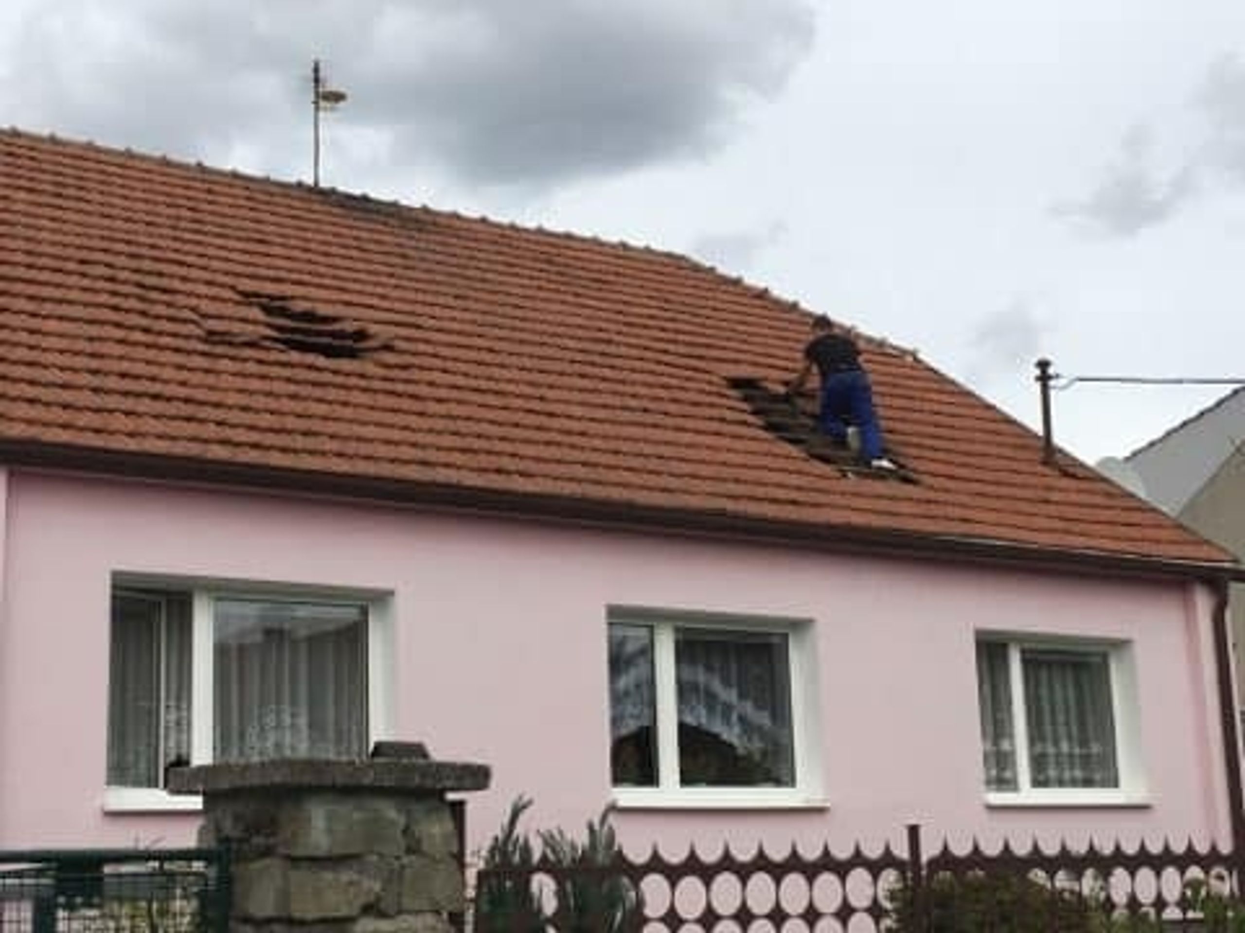 V domě na Prostějovsku vybuchl plyn - 6 - GALERIE: V domě na Prostějovsku vybuchl plyn (1/7)