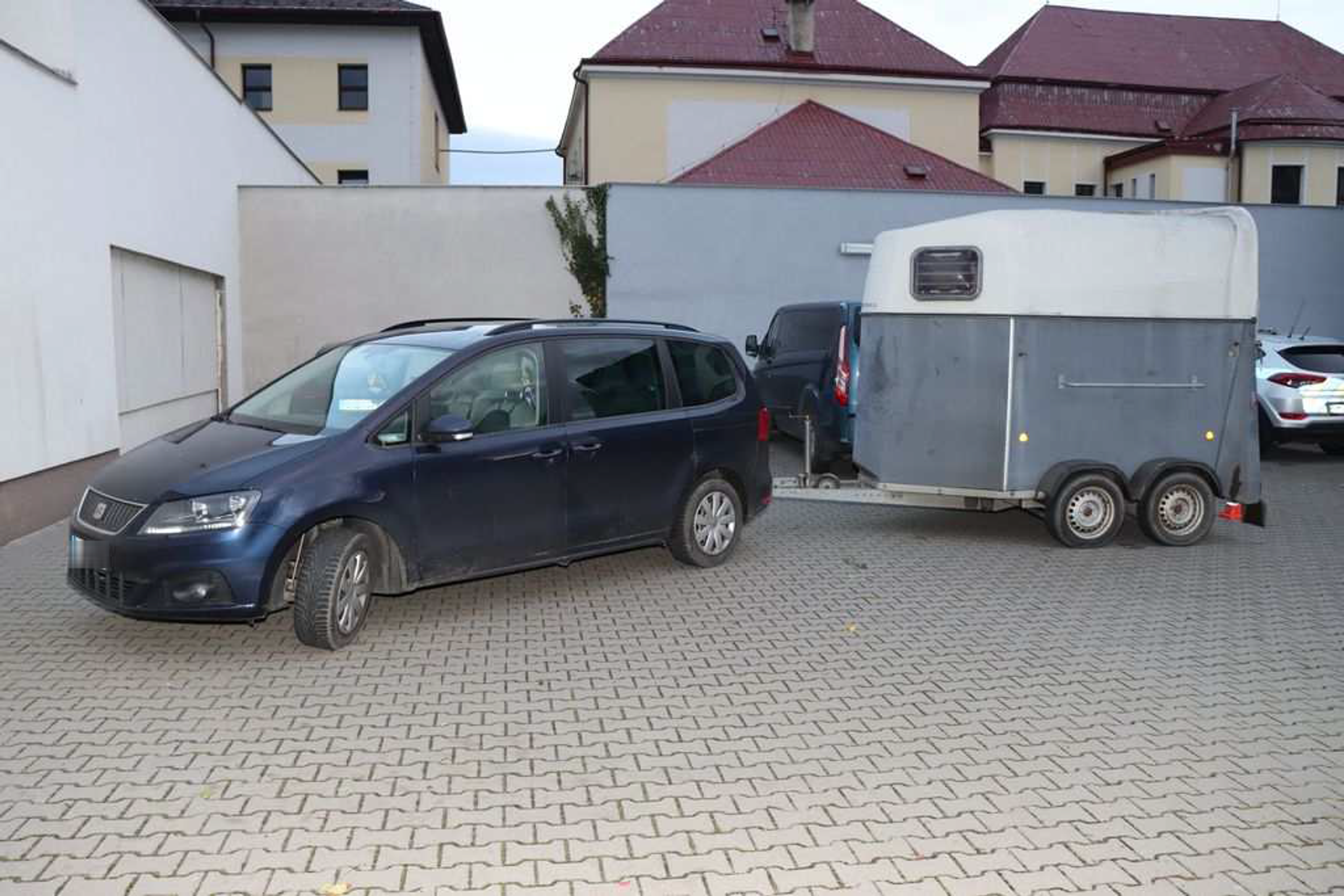 Mladá žena zemřela po střetu s přívěsným vozíkem (3) - Mladá žena zemřela po střetu s přívěsným vozíkem (1/4)