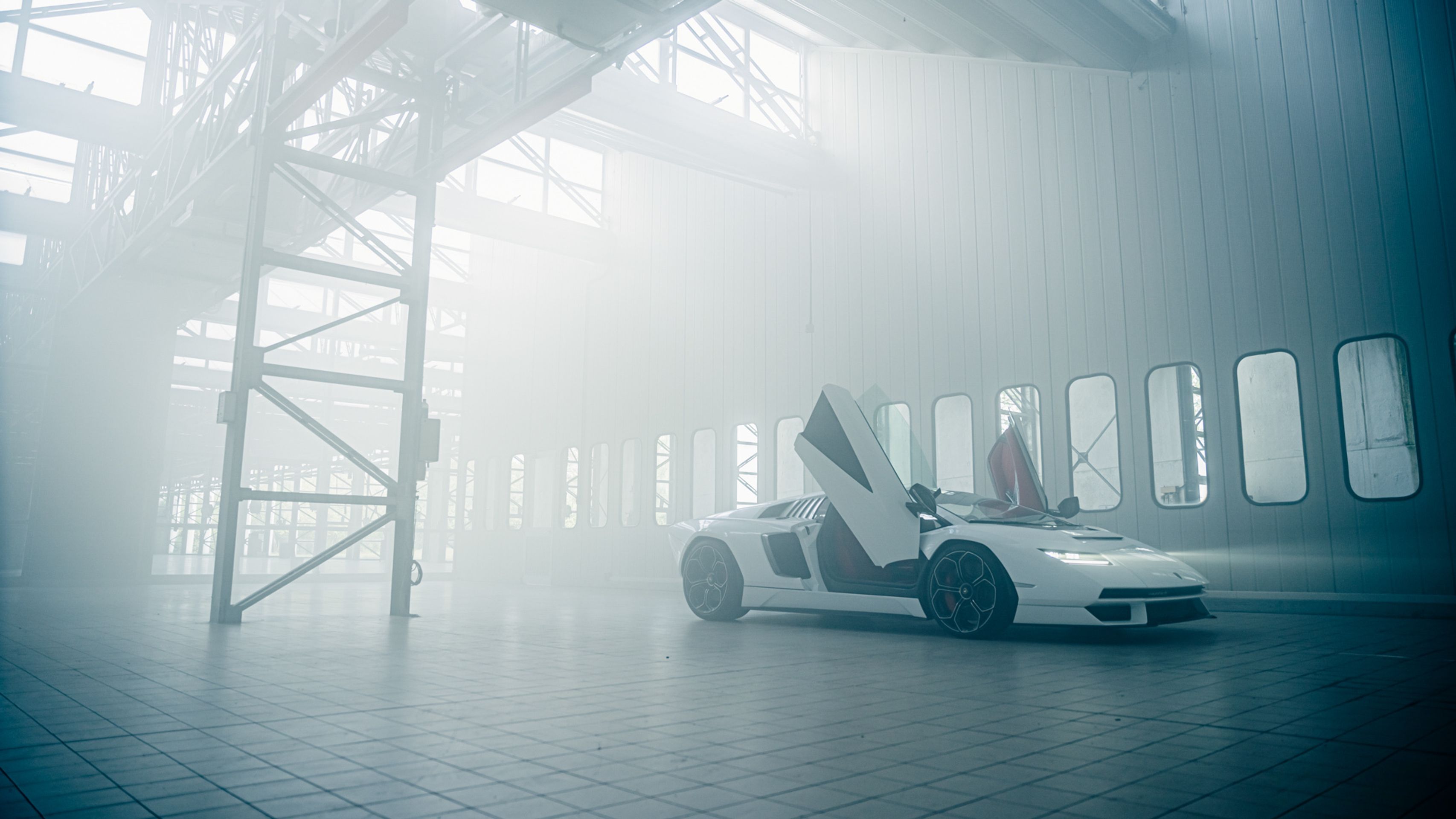 Lamborghini Countach - 39 - Fotogalerie: Ikonické Lambo Countach v nové podobě (16/19)