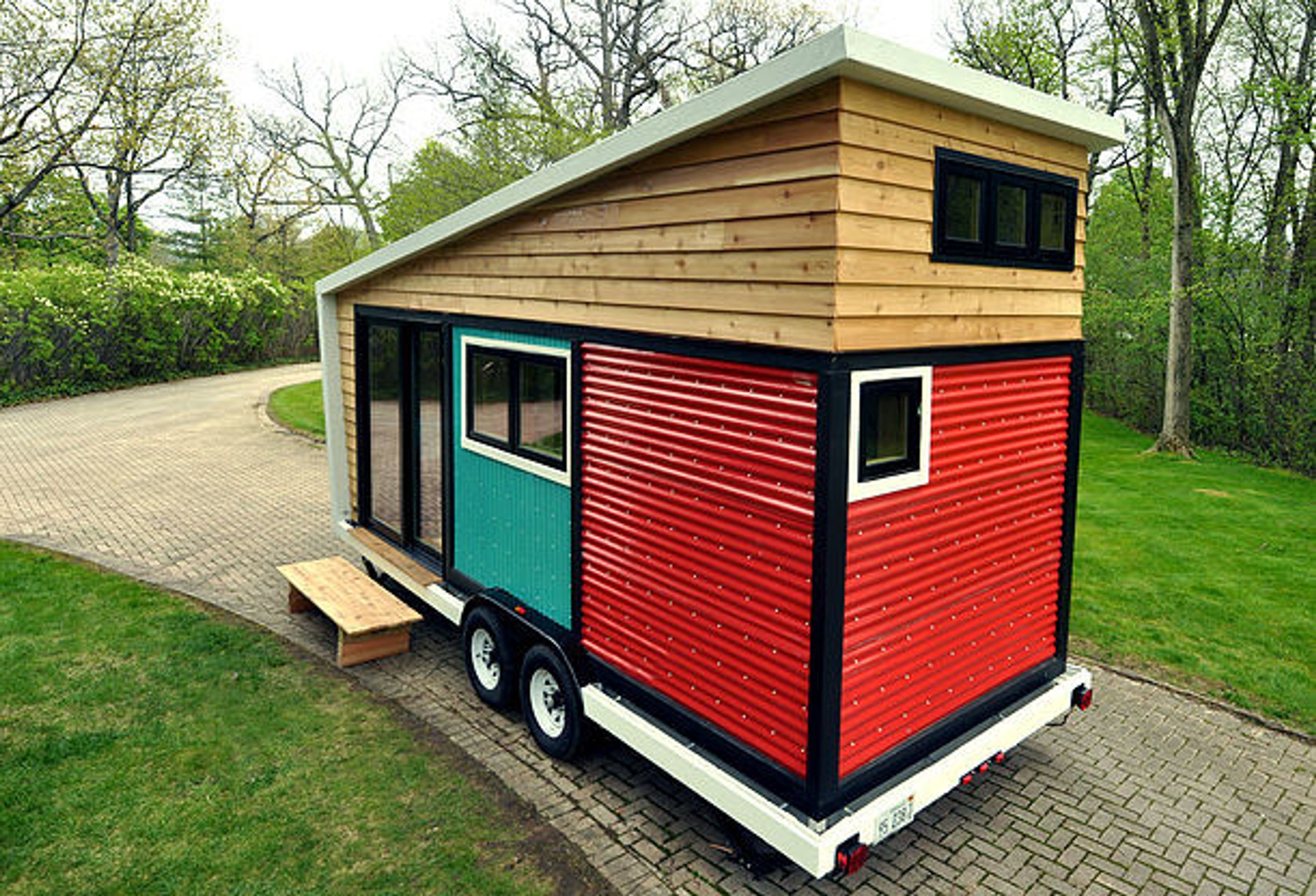 Barevný přívěs skrývá elegantní interiér - 2 - GALERIE: Barevný přívěs skrývá elegantní interiér (2/16)