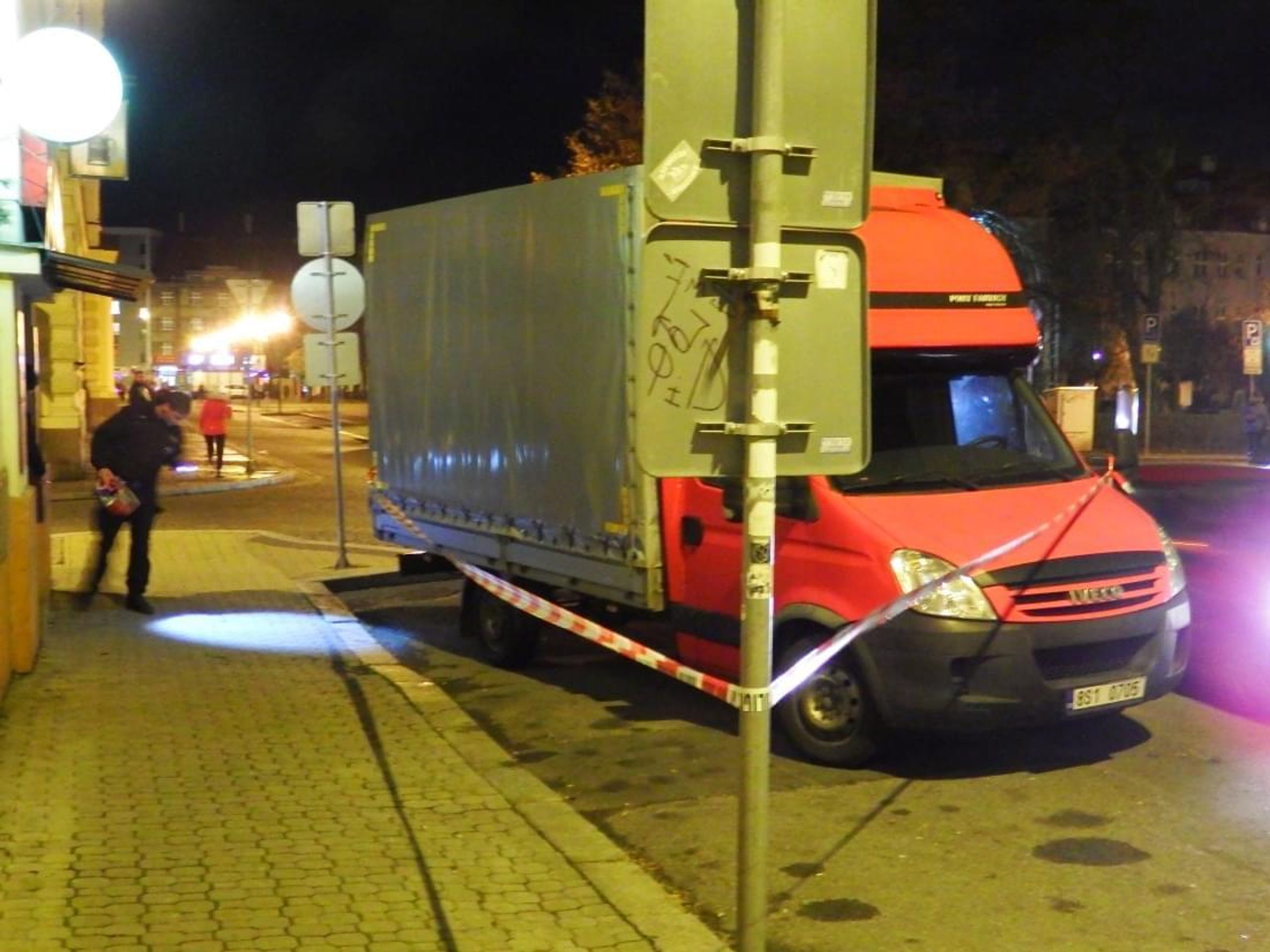 Muž v Plzni pobodal řidiče dodávky - 2 - GALERIE: Muž vážně pobodal řidiče dodávky (2/5)