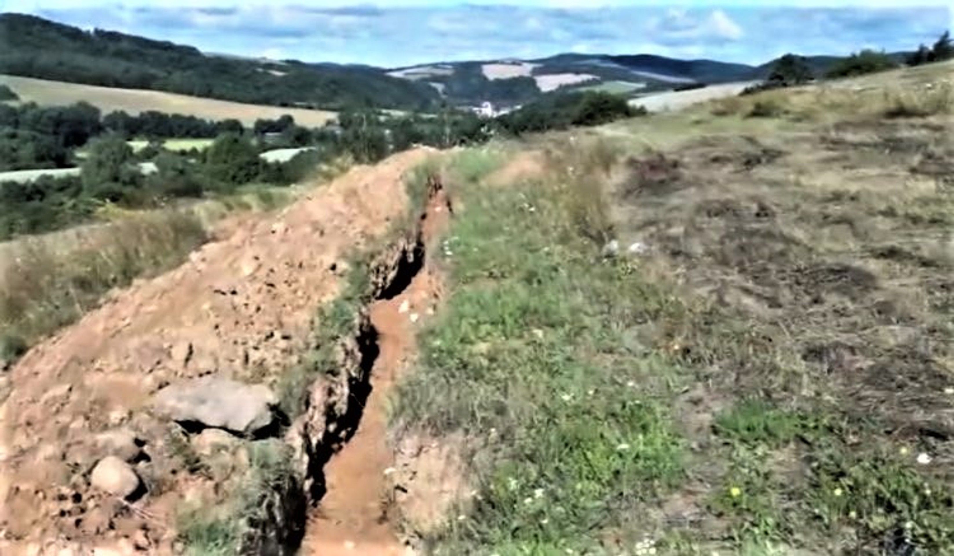 Výkopy na Slovensku - Výkopy po zlodějích kabelů na Slovensku (3/8)