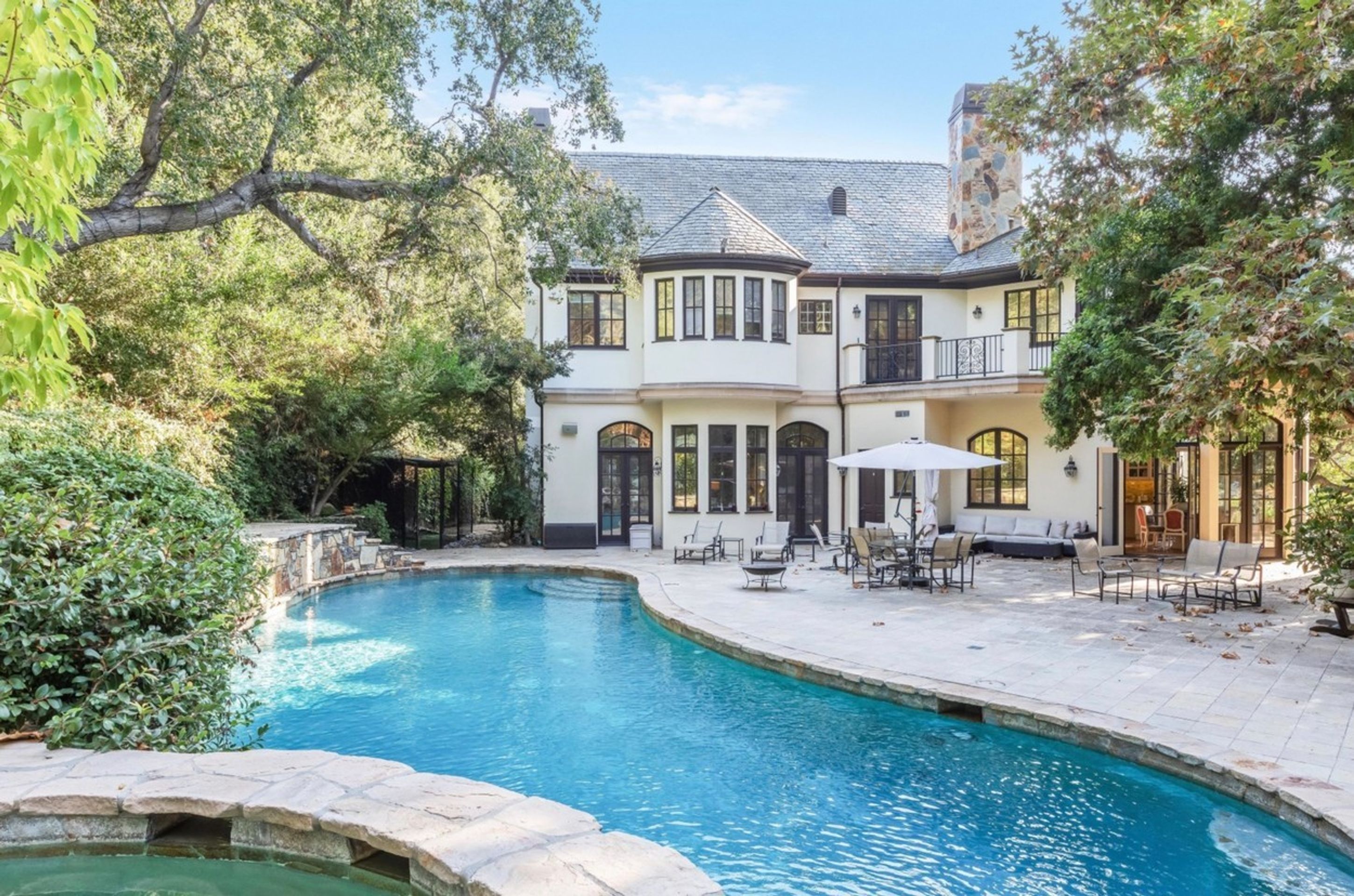 Gene Simmons prodává sídlo v Beverly Hills - 5 - GALERIE: Gene Simmons prodává sídlo v Beverly Hills (5/8)