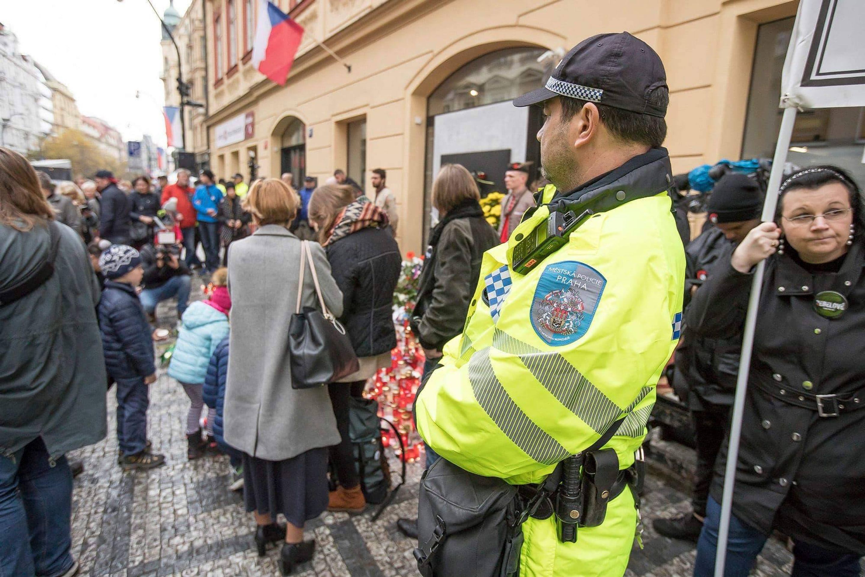 Oslavy 17. listopadu - GALERIE: Pražšté strážníci při oslavách 17. listopadu (8/8)