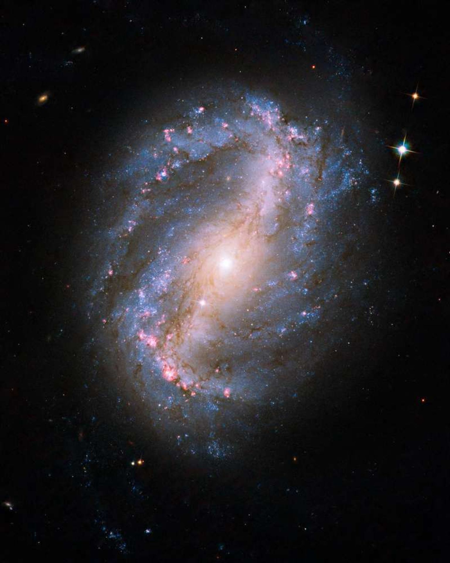Spirálová galaxie NGC 6217 - Fotogalerie: Snímky Hubbleova teleskopu (5/5)