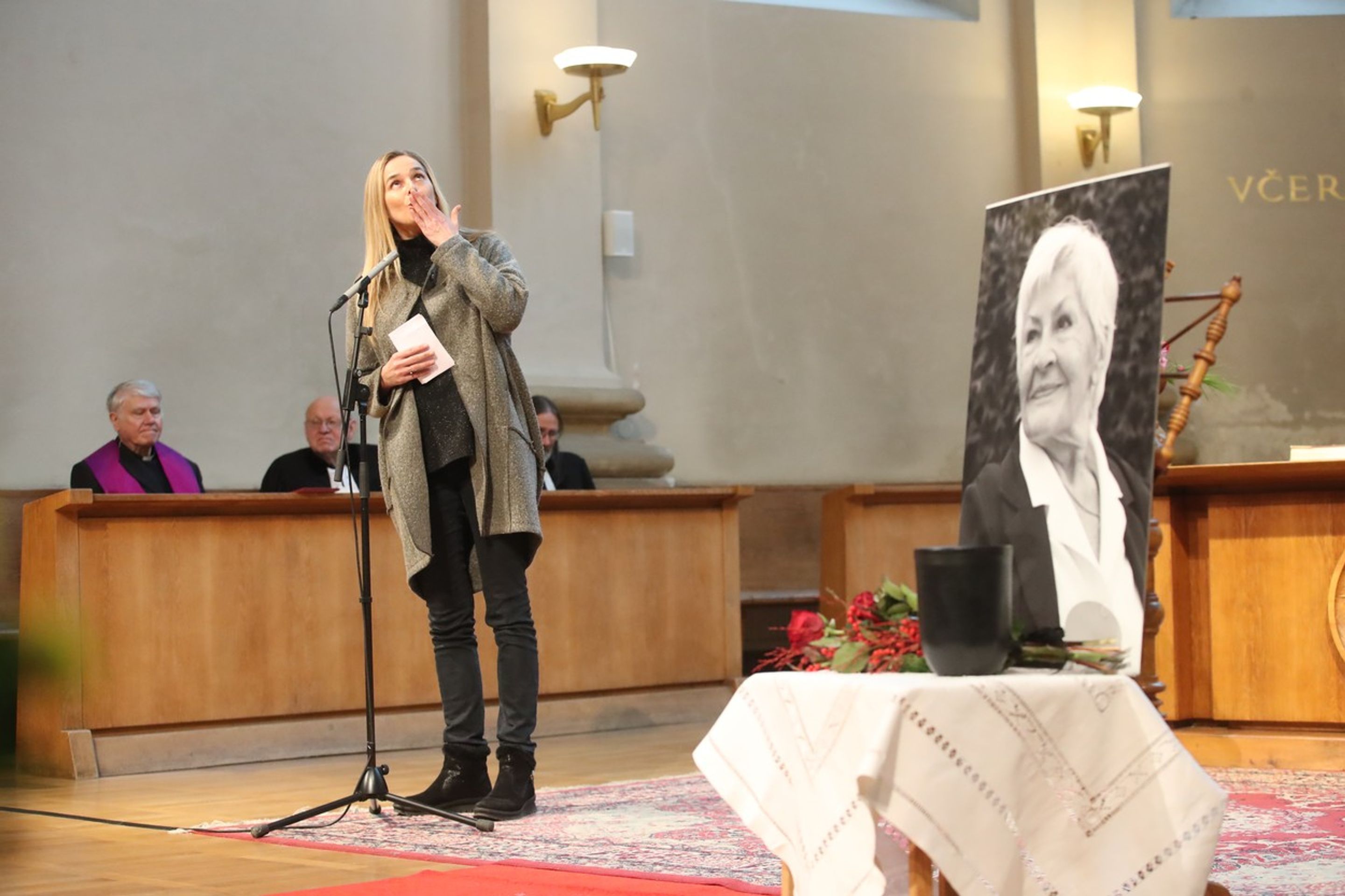 Rozloučení s Kamilou Moučkovou (3) - Rozloučení s Kamilou Moučkovou (3/6)