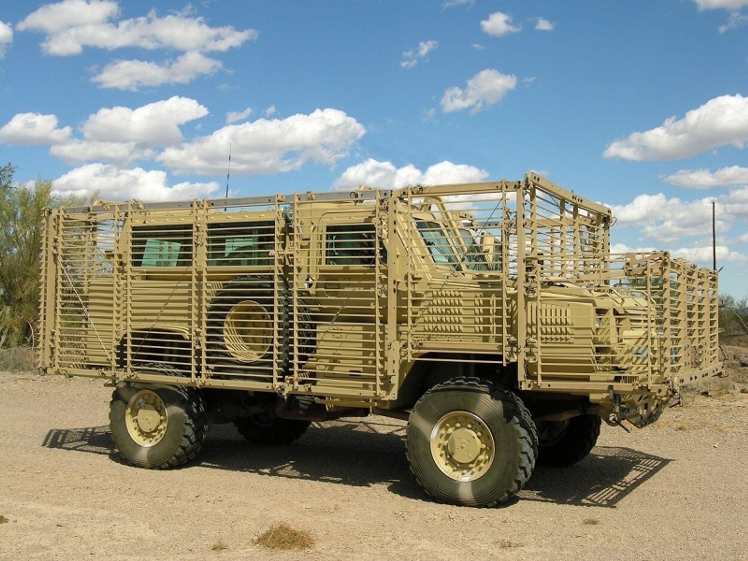 BAE Sytems RG-33 - GALERIE Armádní auta (9/10)