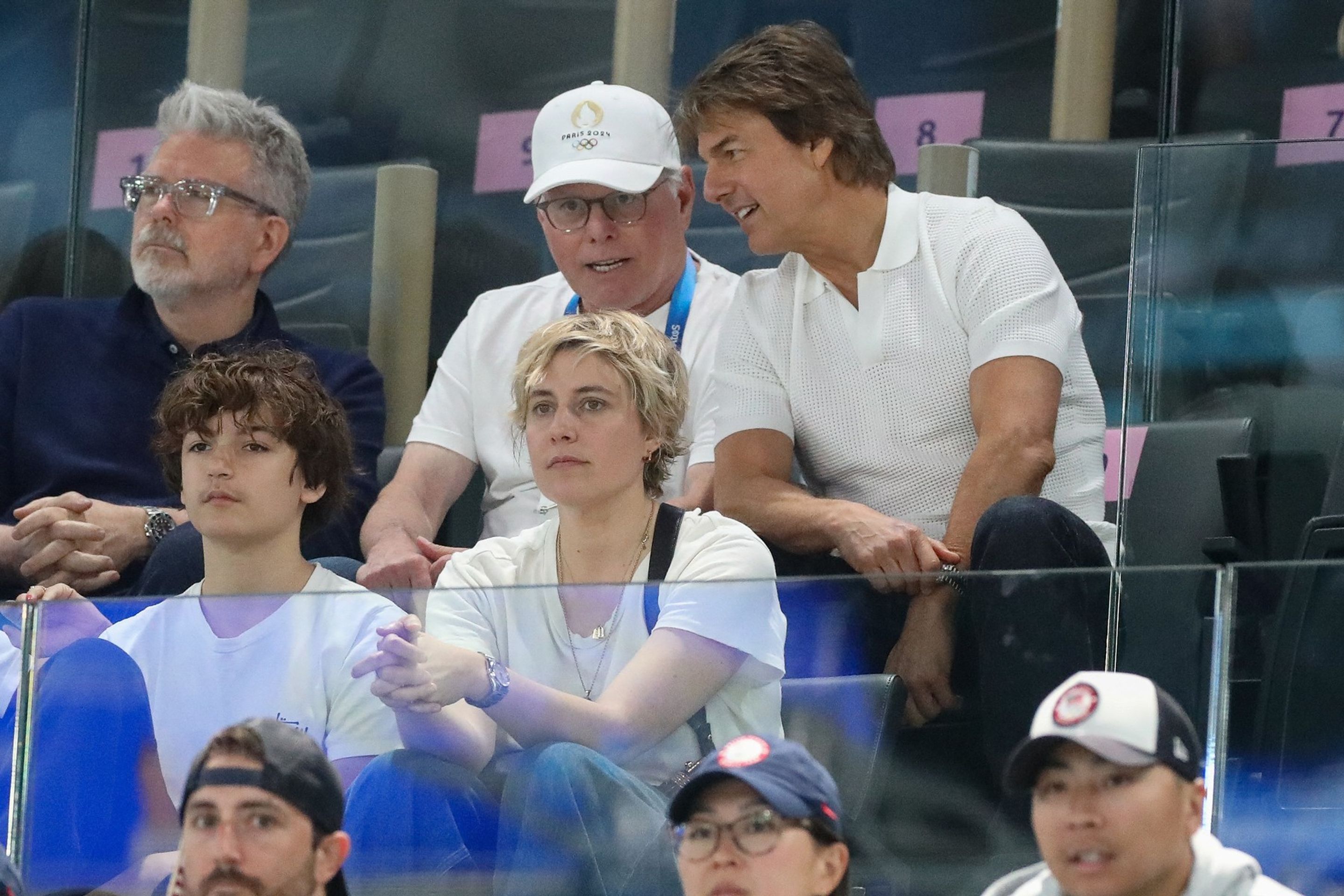 Herec Tom Cruise (vpravo nahoře) - Celebrity v hledišti na LOH 2024 (7/13)