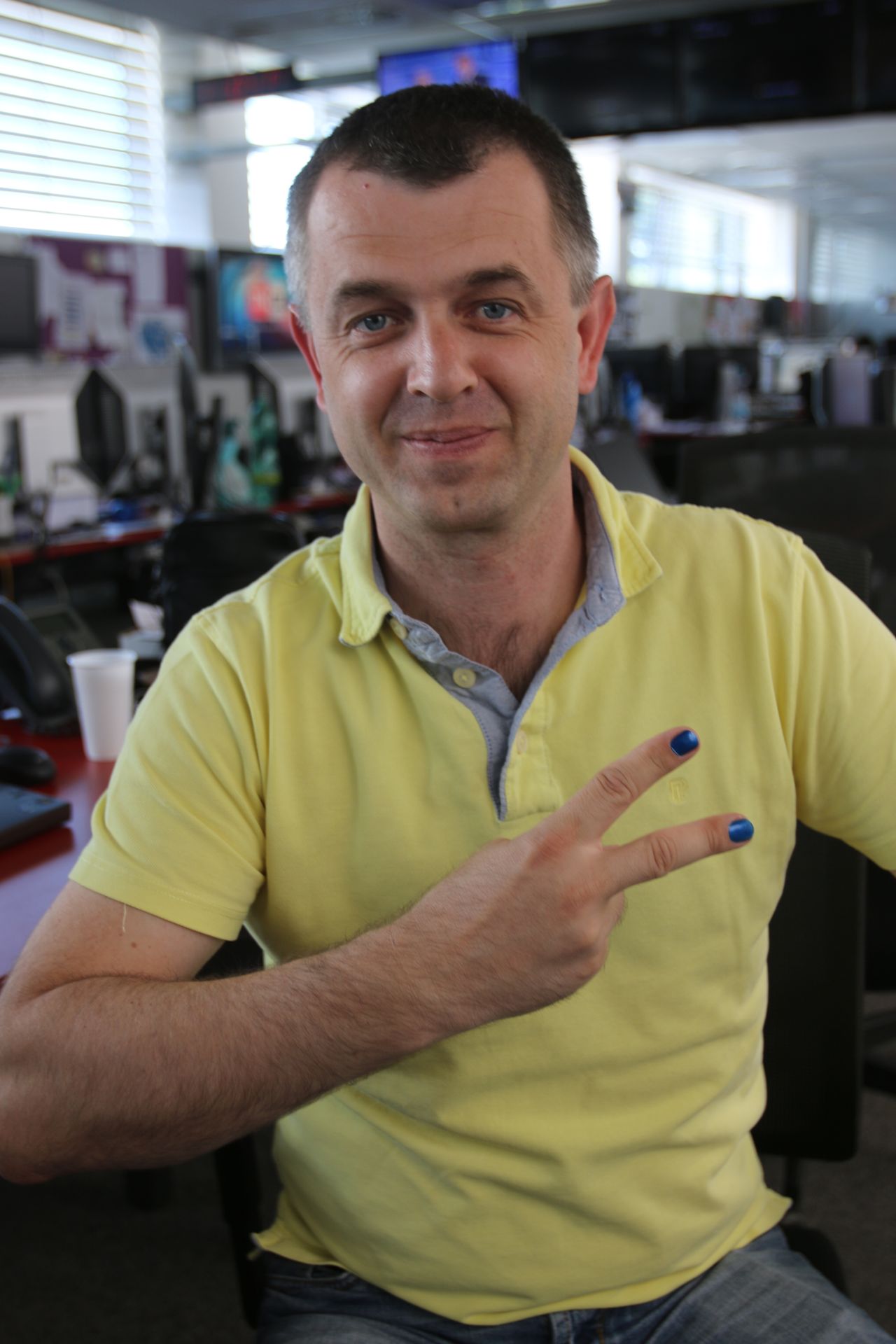 Redakce zpravodajství TV Nova fandí Petře Kvitové! - 6 - GALERIE: Modrá mánie! Česko fandí Petře Kvitové! (1/7)