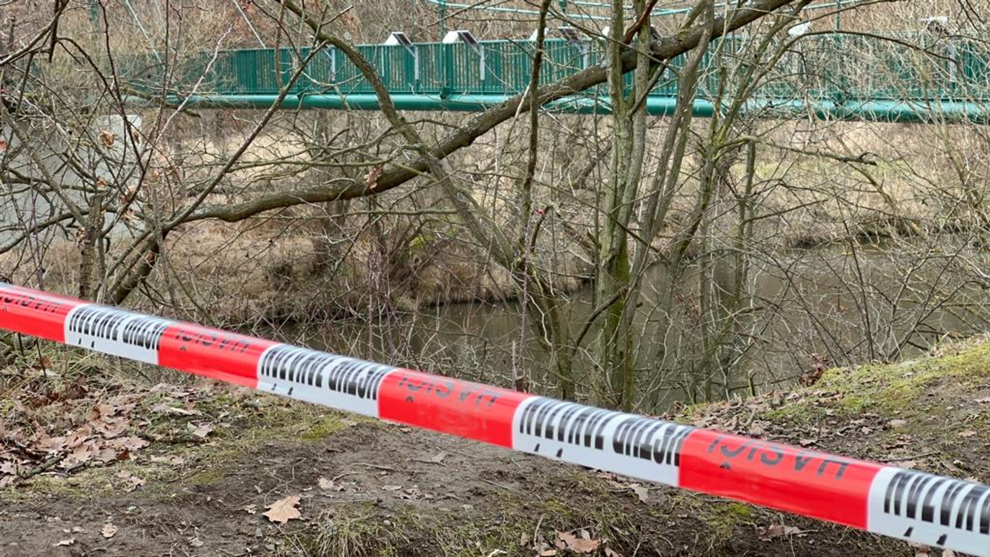 Nález těla - V Berounce plavalo tělo bez hlavy (11/13)