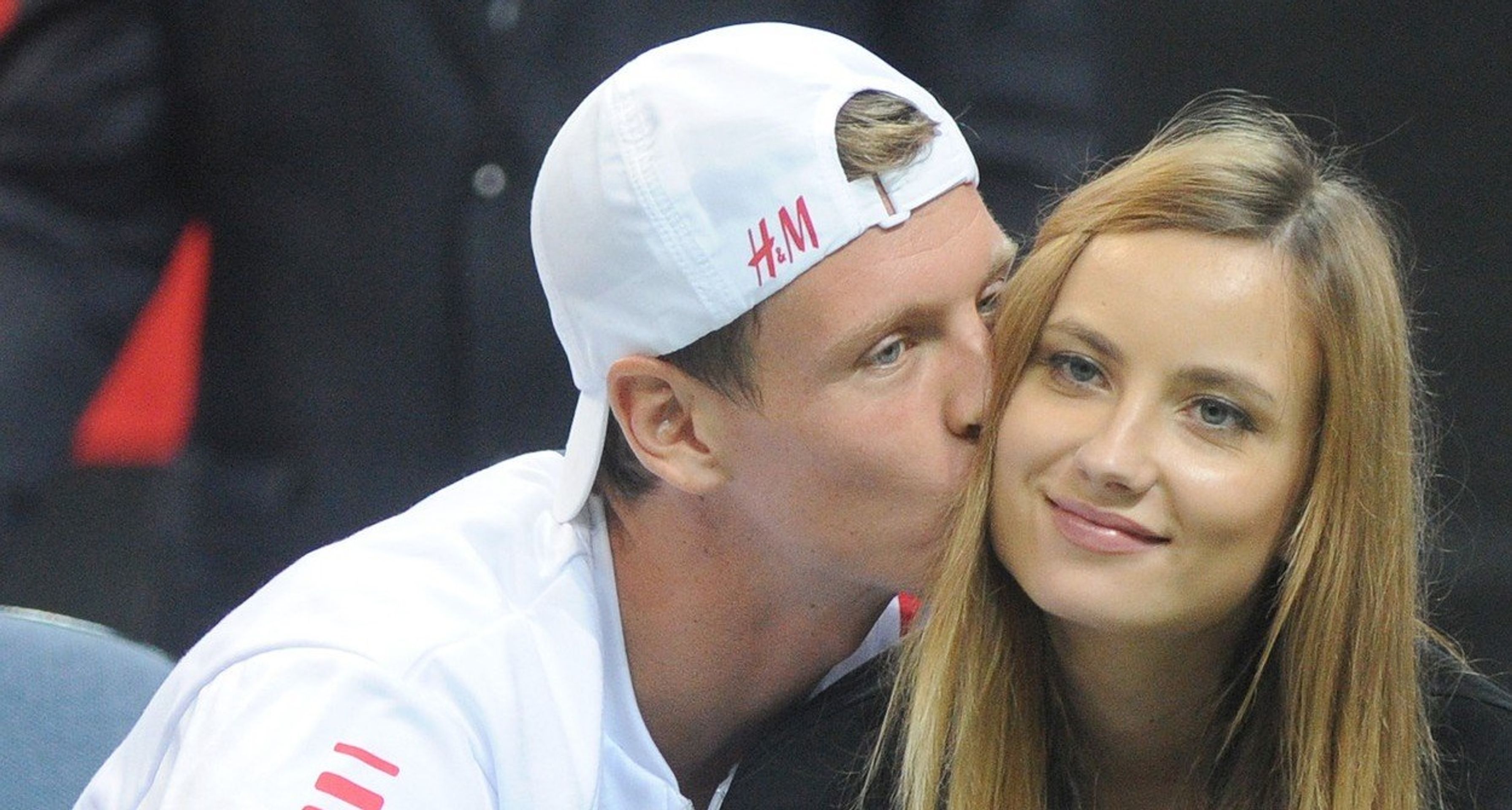 Tomáš Berdych a Ester Berdych Sátorová - GALERIE: Ester Berdychová fandila Tomášovi na tribuně bez podrpsenky (4/5)