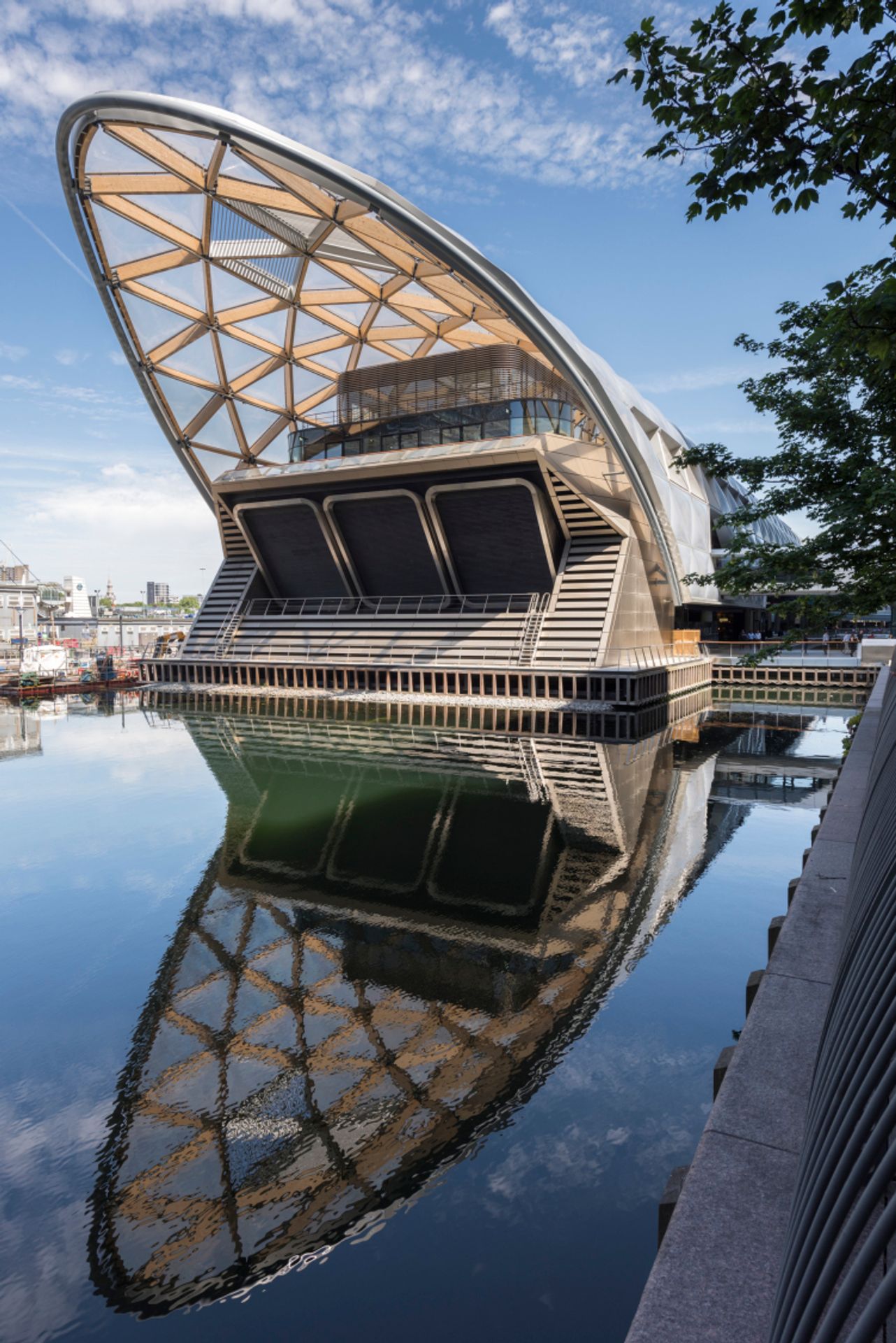Nejzajímavější budovy světa - Crossrail Place, Foster   Partners - GALERIE: Nejzajímavější budovy světa (1/7)