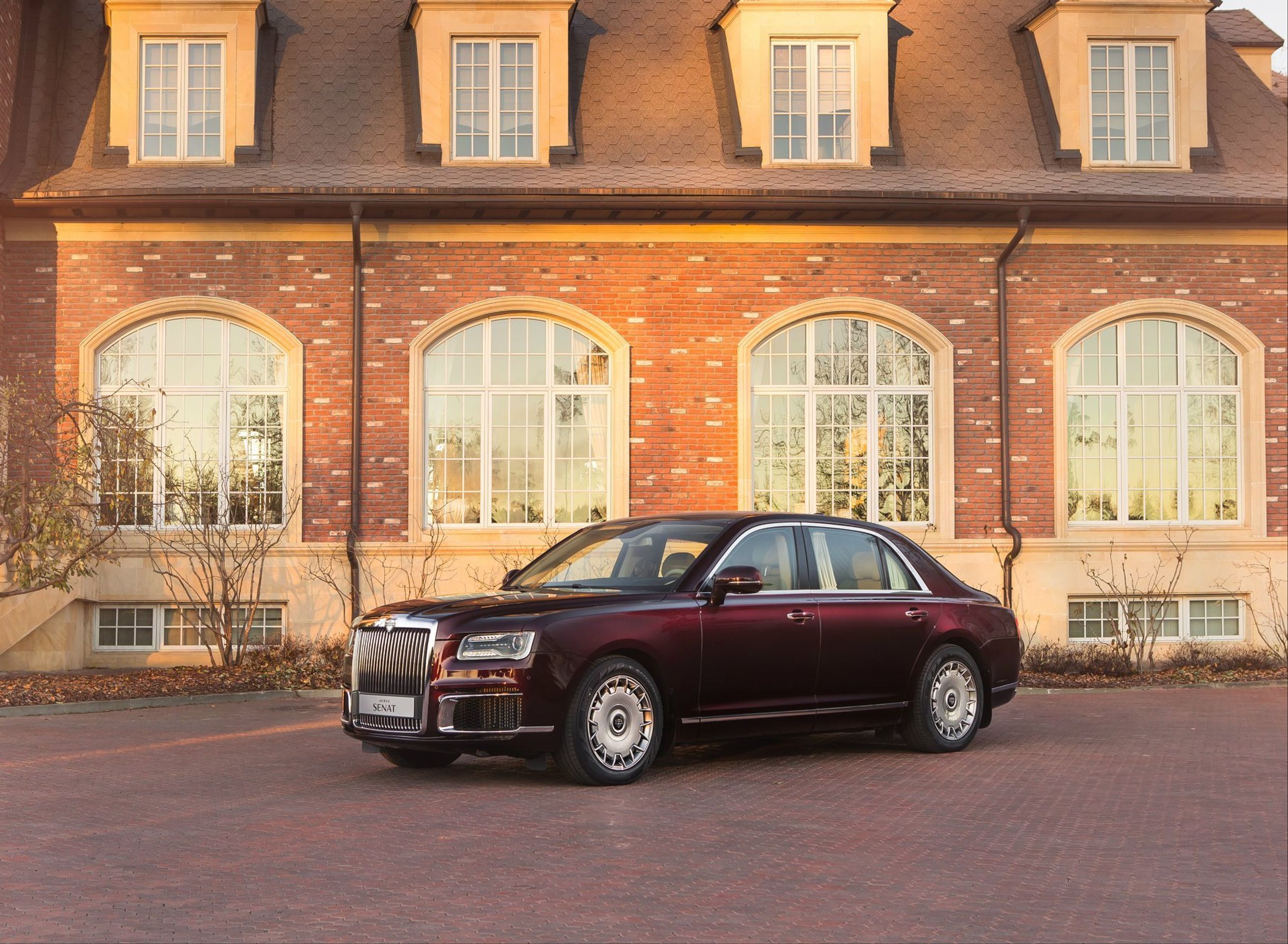 Ruský luxus - limuzína a sedan Aurus - 46 - Fotogalerie: Luxusní ruská monstra Aurus (22/27)