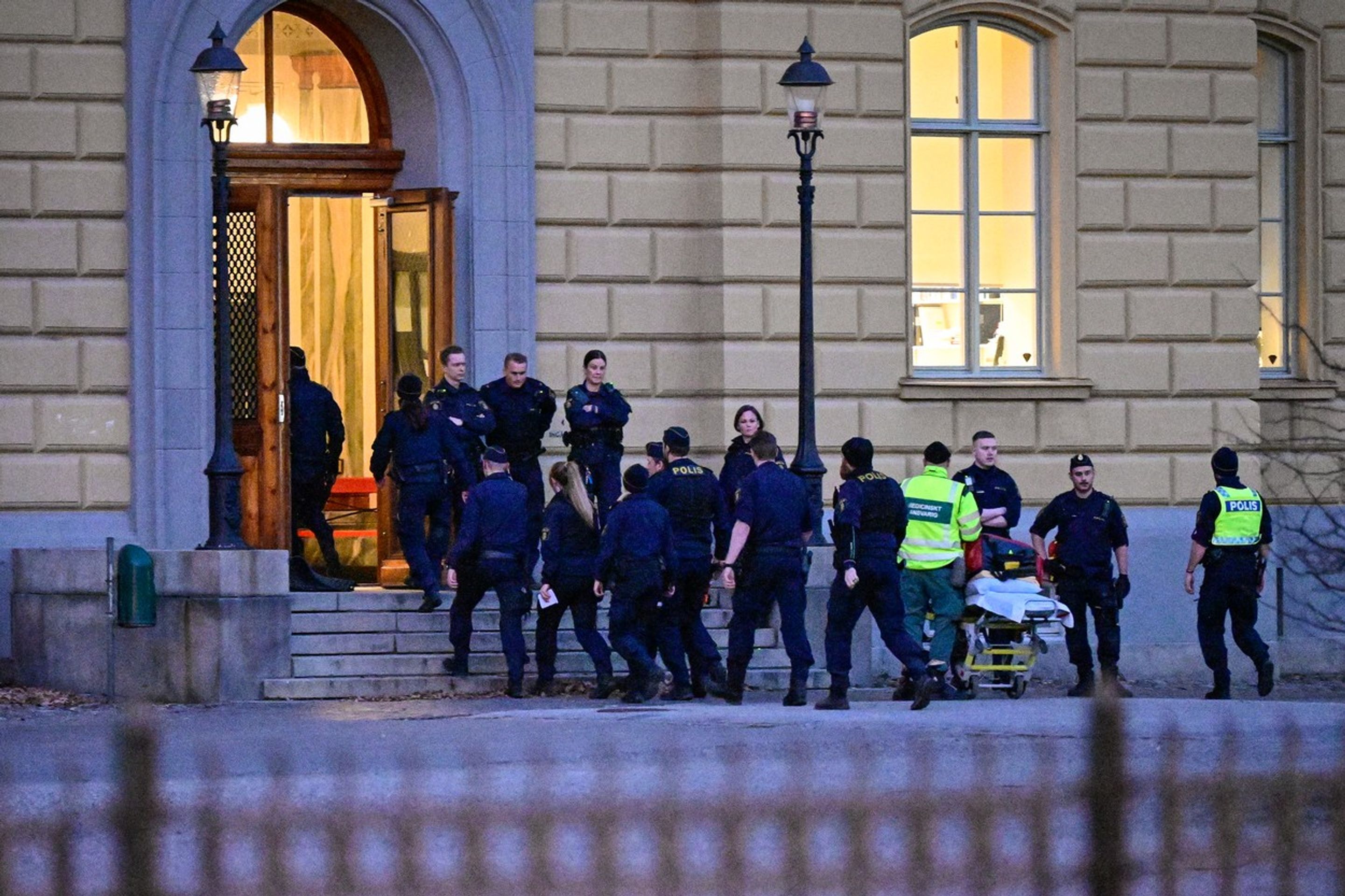 Student ve Švédsku ubodal ve škole dvě ženy (3) - Útok nožem na střední škole ve švédském městě Malmö (2/5)