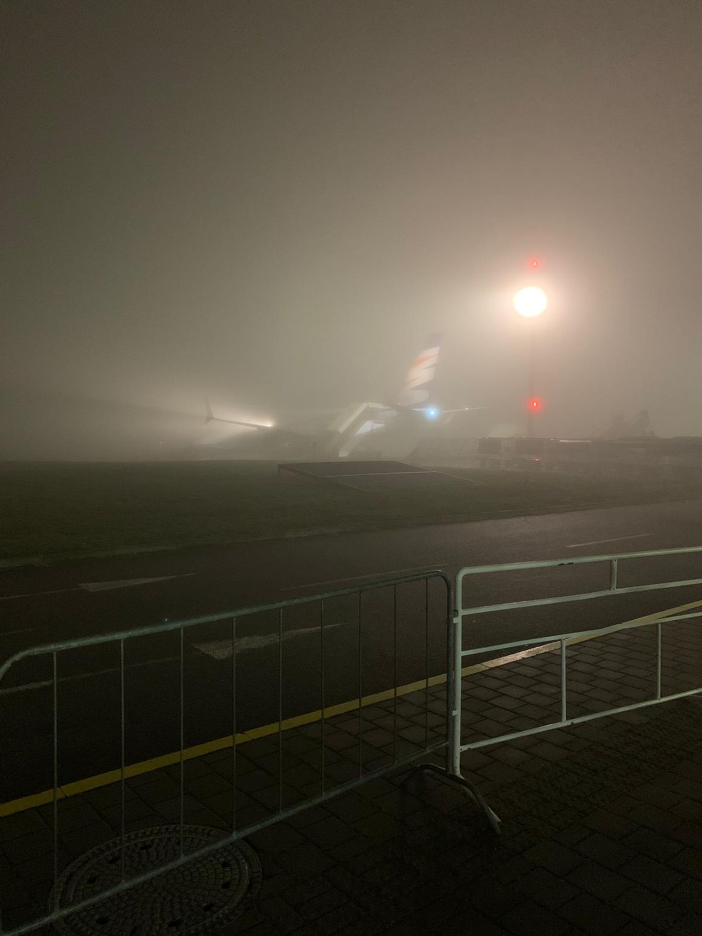 Letiště Brno v mlze - Situace na letišti v Brně (3/5)