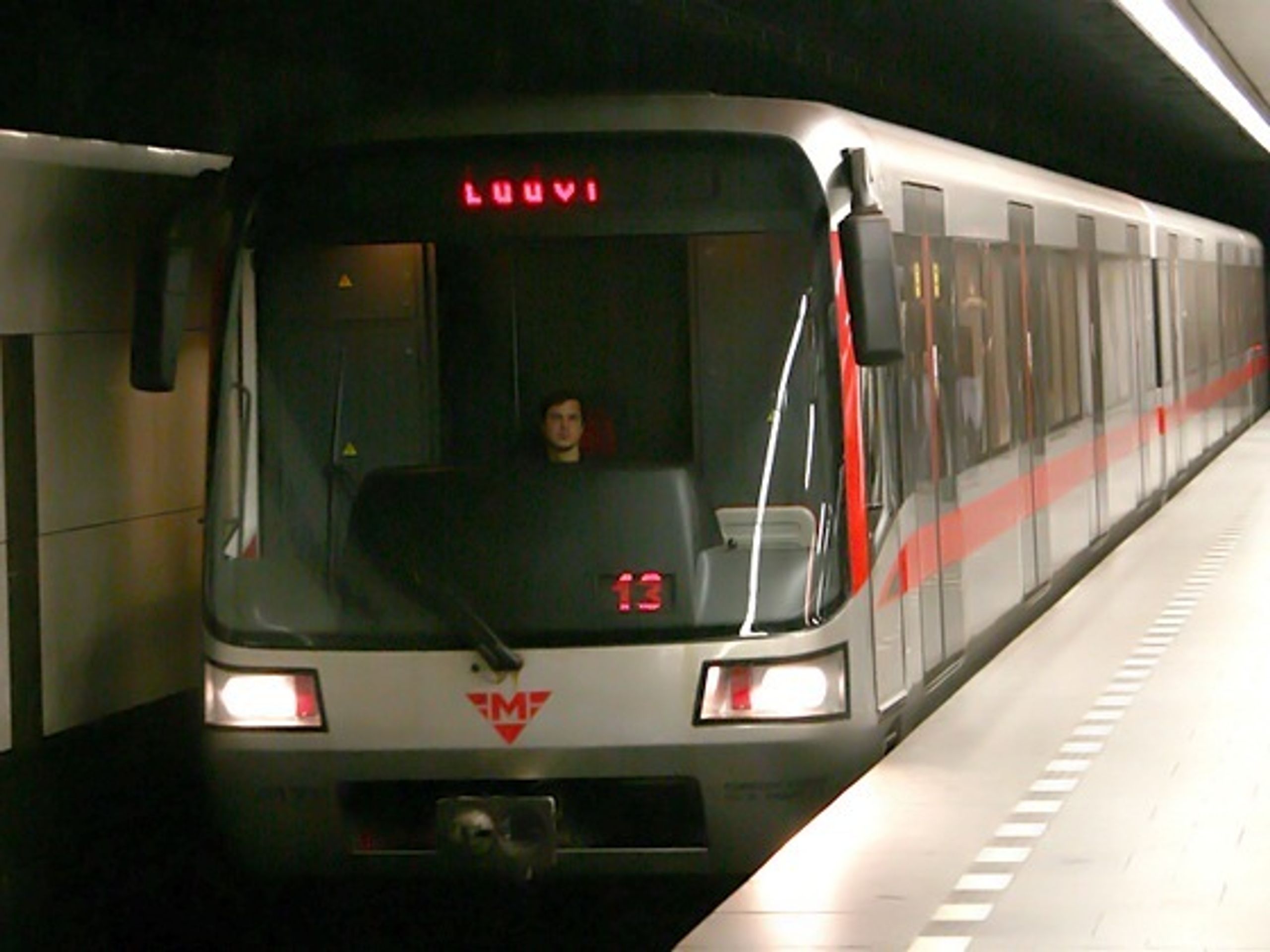 Metro. Ilustrační foto - Zvrhlí mladíci demolují pražskou MHD (1/2)