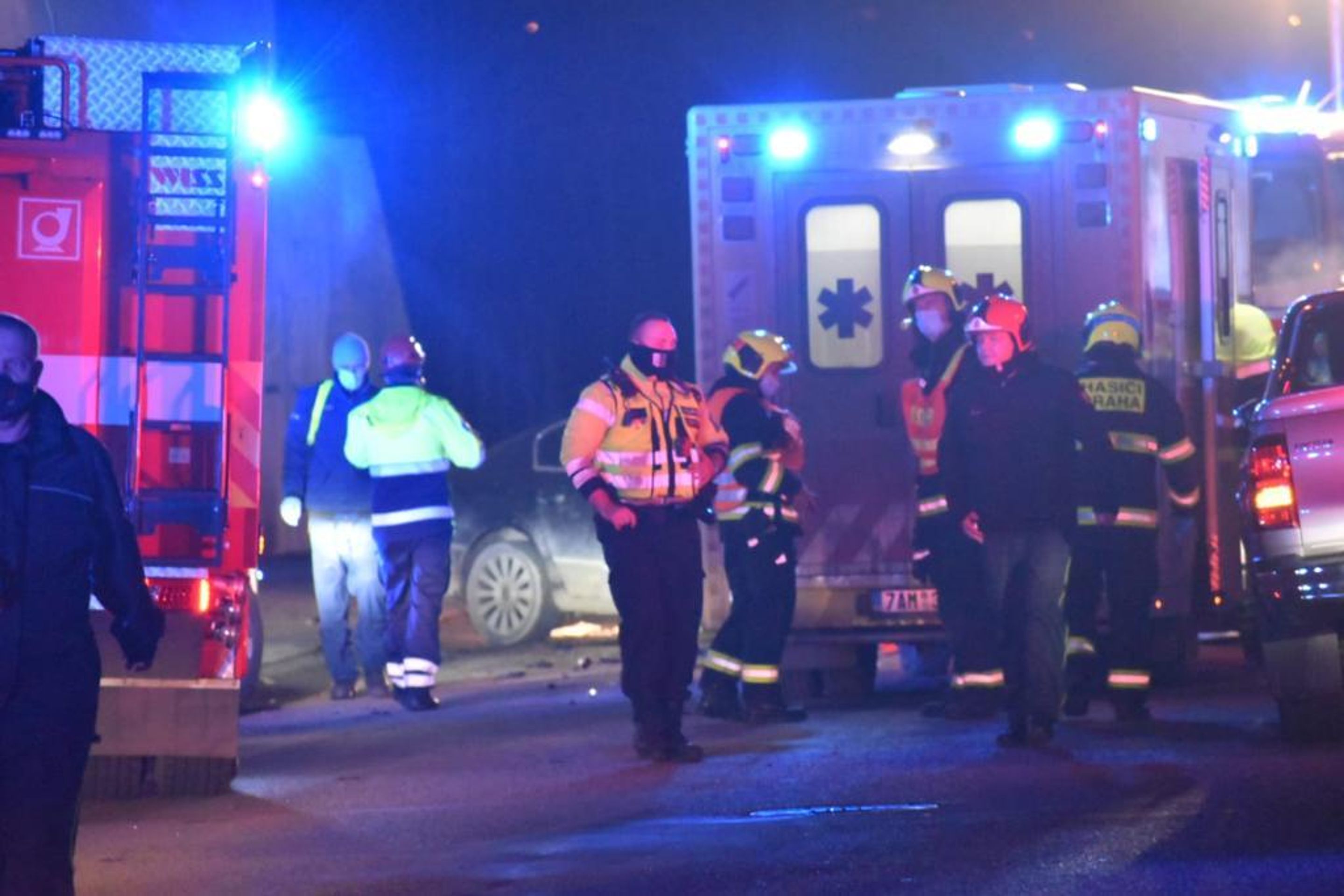 Při tragické nehodě v Praze zemřeli dva muži, zranilo se 10leté dítě - 11 - GALERIE: Nehodu v Praze nepřežili dva lidé (8/9)
