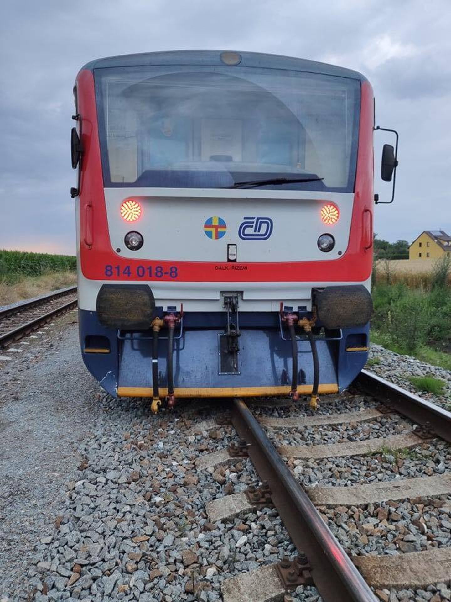 V Medlešicích na Chrudimsku vykolejil vlak - 2 - GALERIE: Vykolejený osobní vlak v Medlešicích na Chrudimsku (5/6)