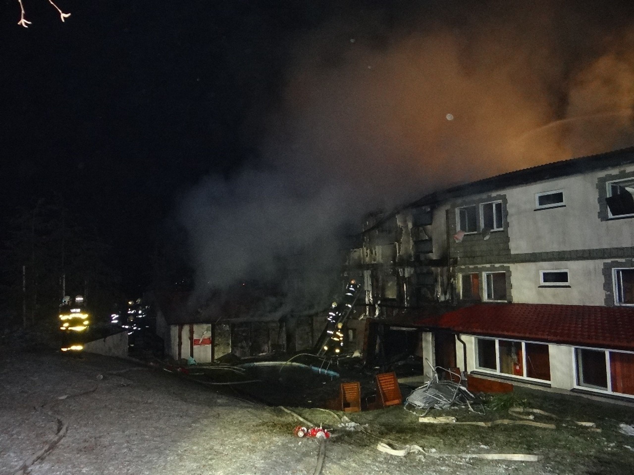 Požár hotelu Fridrich - 14 - GALERIE: Požár hotelu Fridrich v Těrlicku na Karvinsku (15/54)