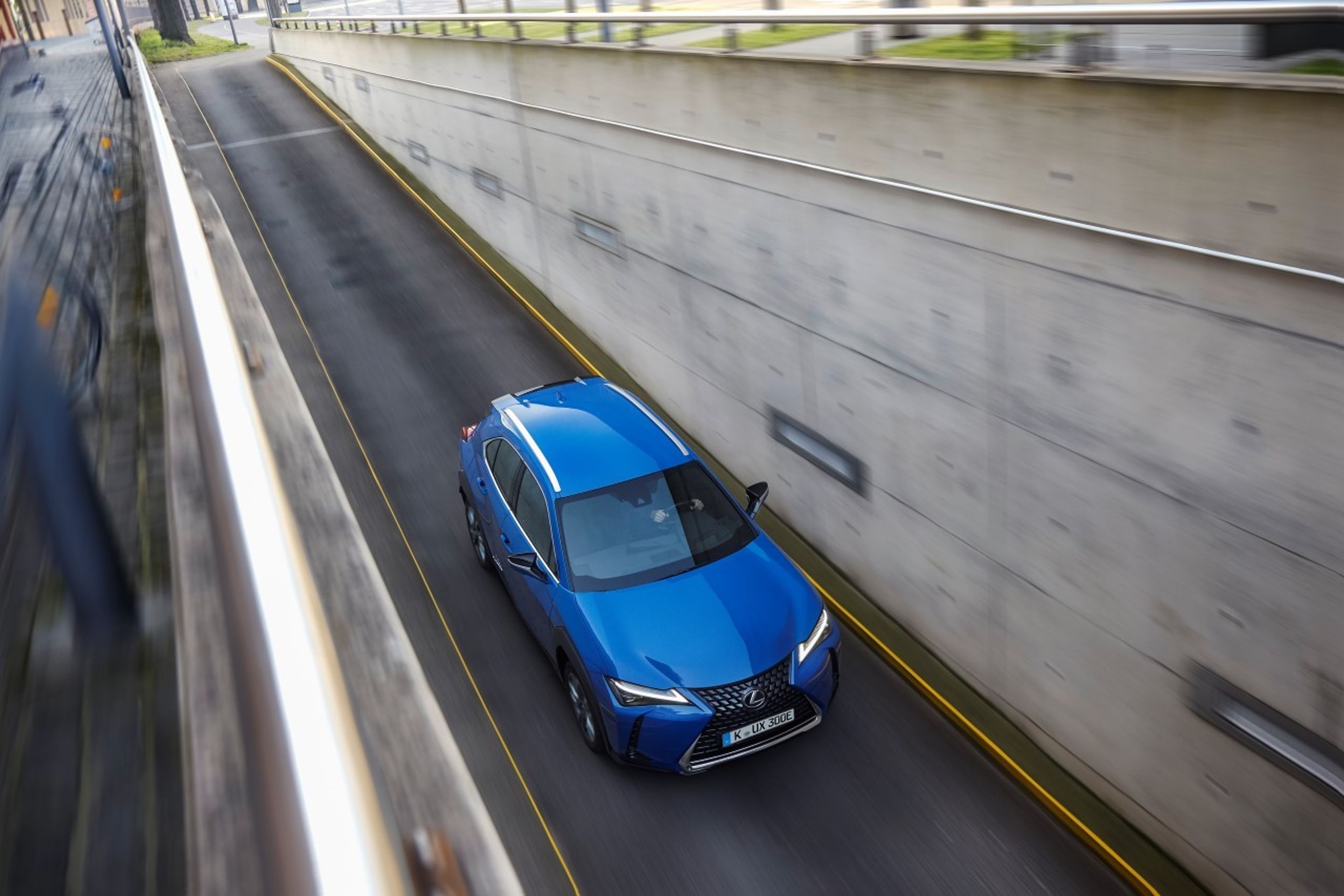 Elektrický crossover Lexus UX 300e - 25 - Fotogalerie: Crossover Lexus UX - elektromobil vs. hybrid (19/21)