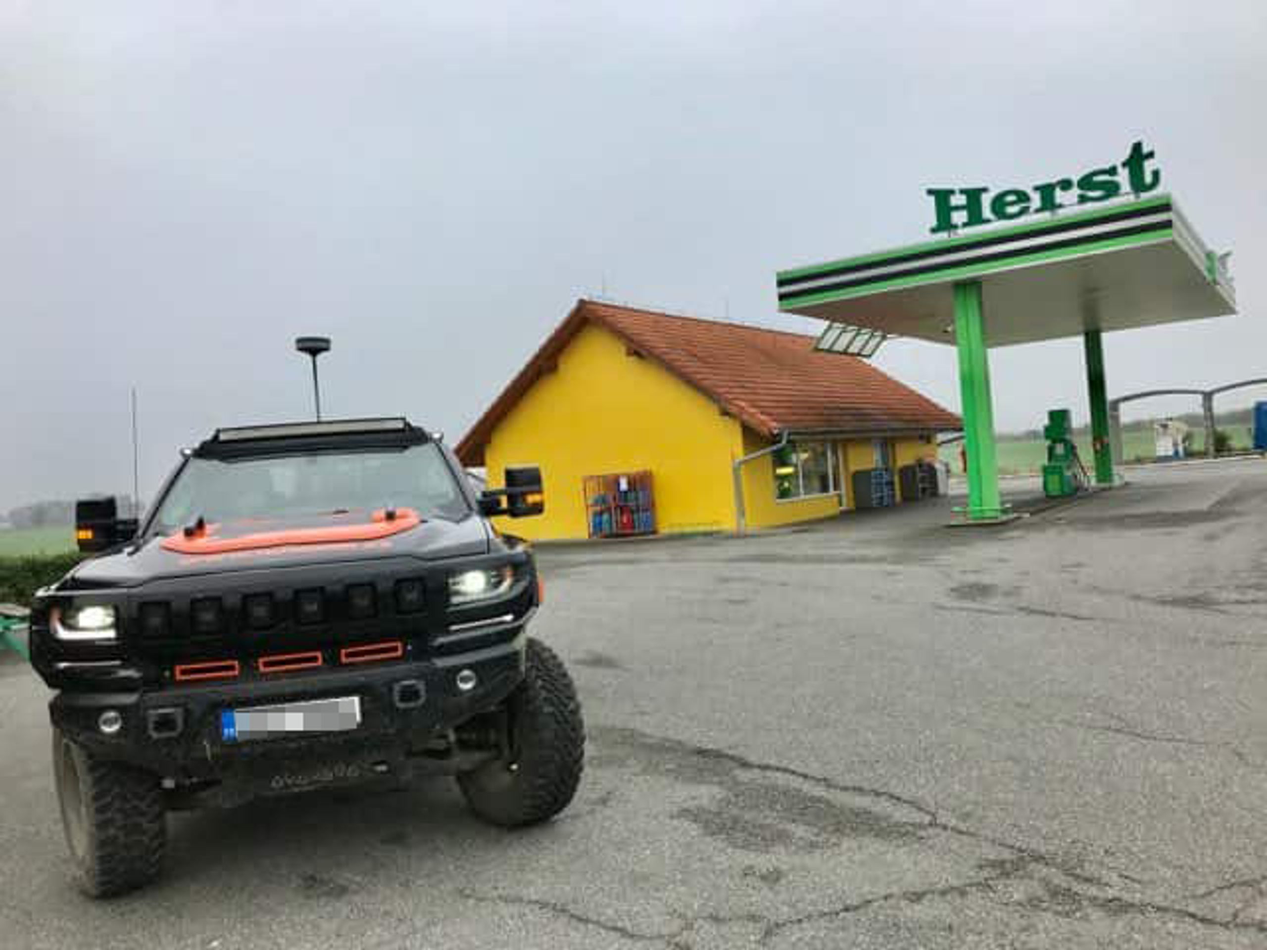 Vykradená benzínka v Bobnici - 2 - GALERIE: Vykradená benzínka v Bobnici (2/5)
