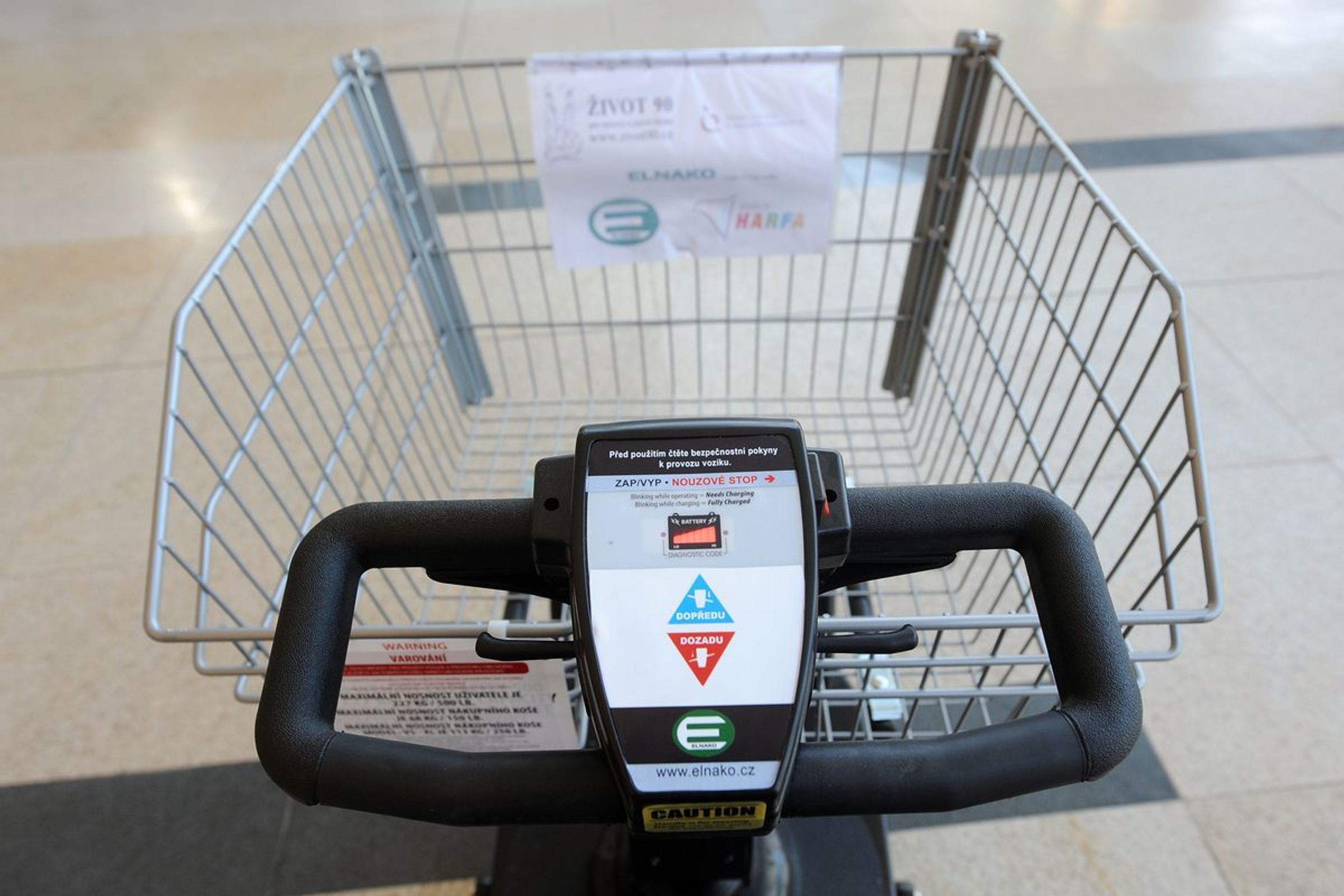 Elektrické nákupní vozíky - 9 - GALERIE: Elektrické nákupní vozíky pro důchodce a postižené již i v Praze (2/10)