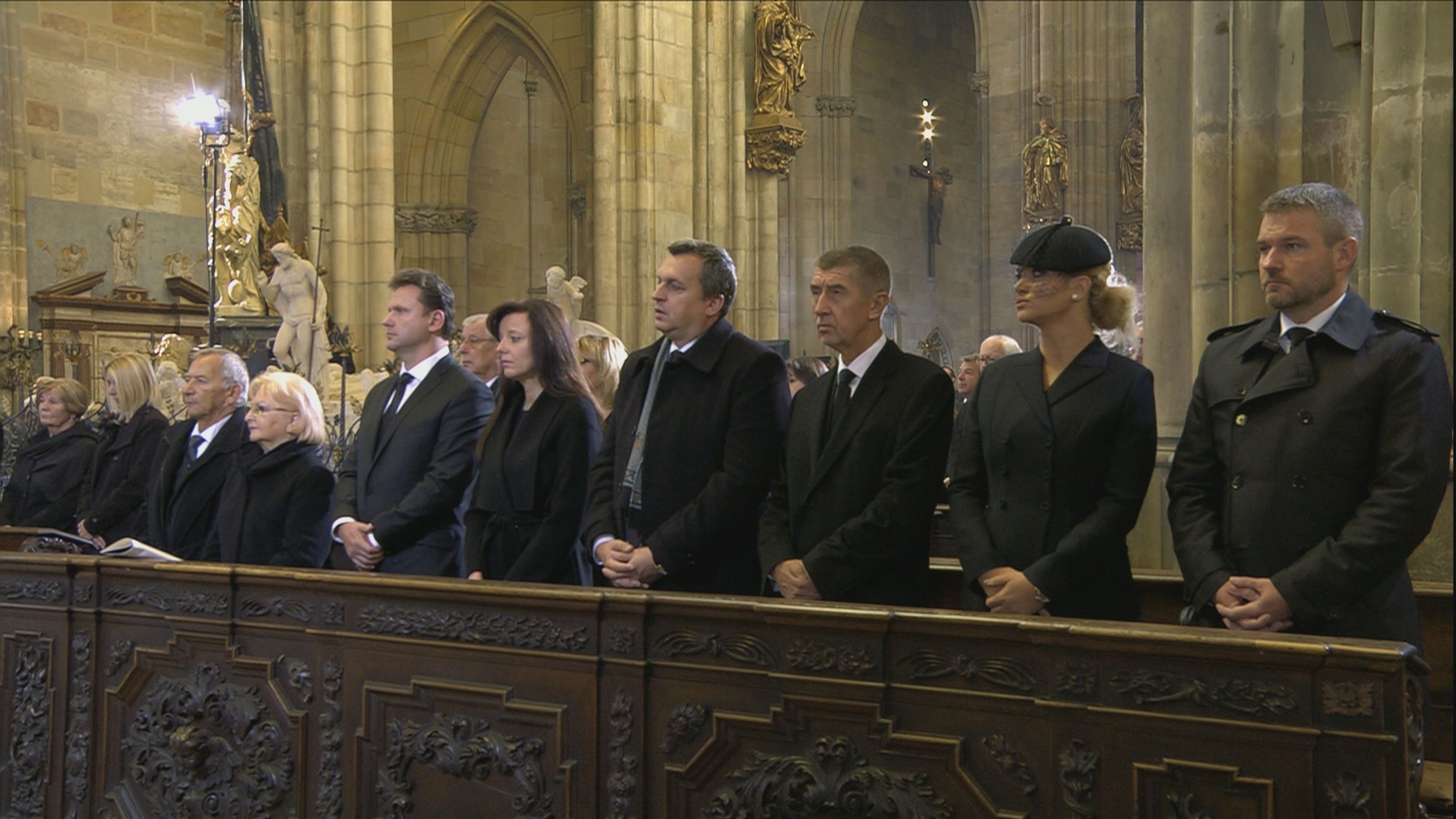 Rodina a hosté na pohřbu Karla Gotta - 5 - GALERIE: Zádušní mše za Karla Gotta (5/16)