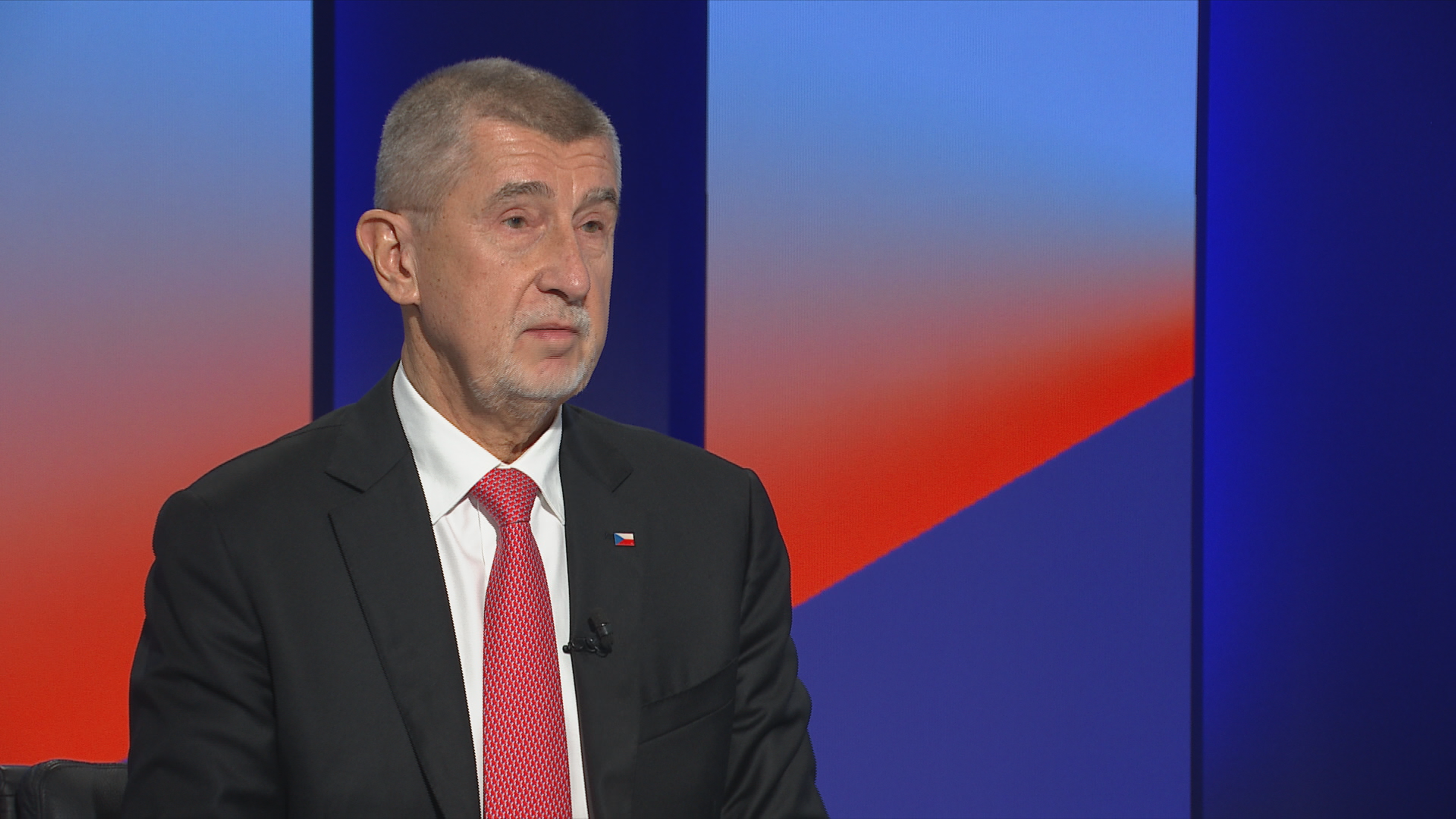 Andrej Babiš a Petr Fiala v pořadu Za pět dvanáct - Babiš přinesl Fialovi rohlík s Nutellou (5/10)