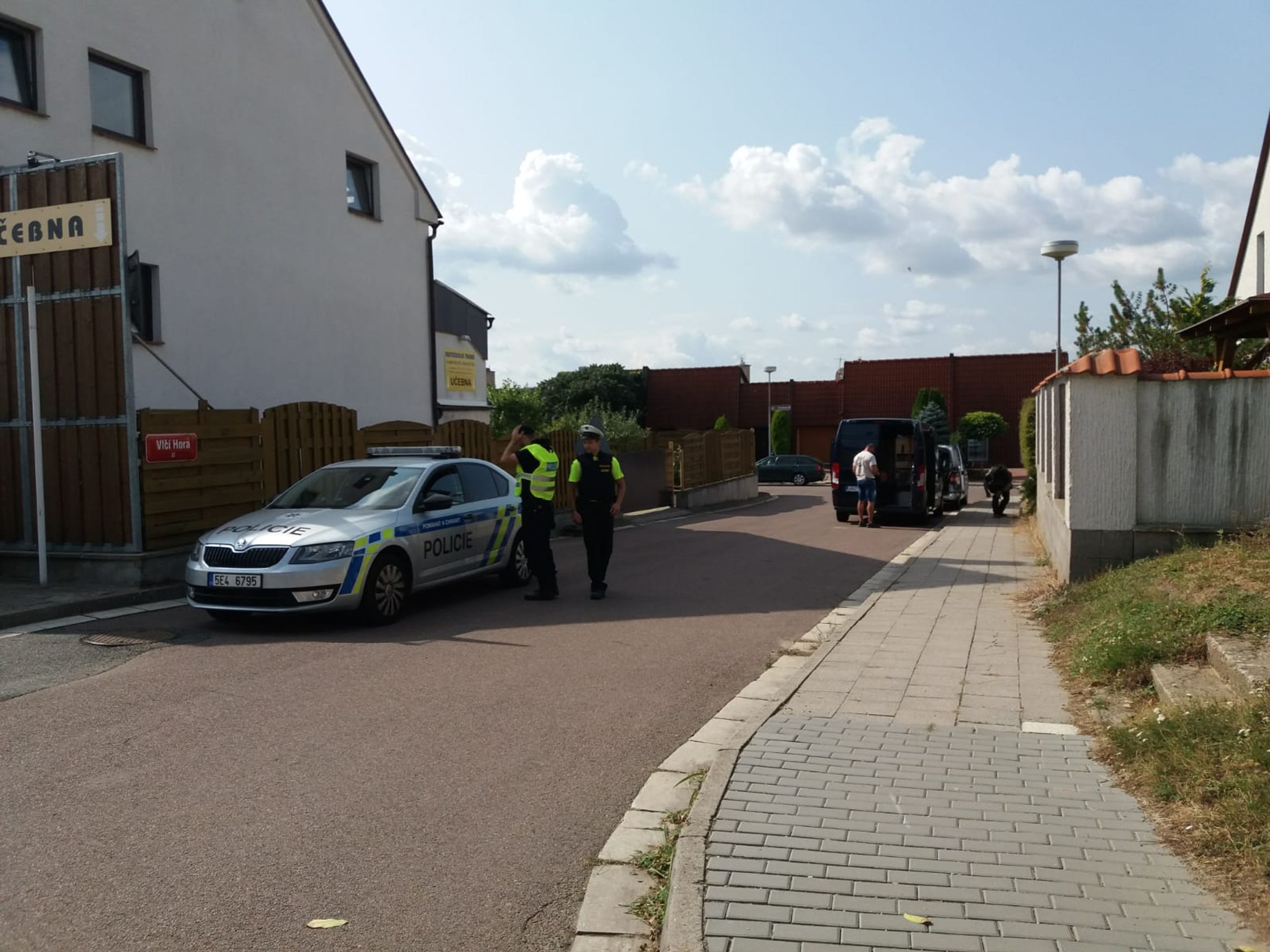 Muž se zabarikádoval ve svém domě - 2 - GALERIE: Muž se zabarikádoval v domě v Chrudimi (4/5)