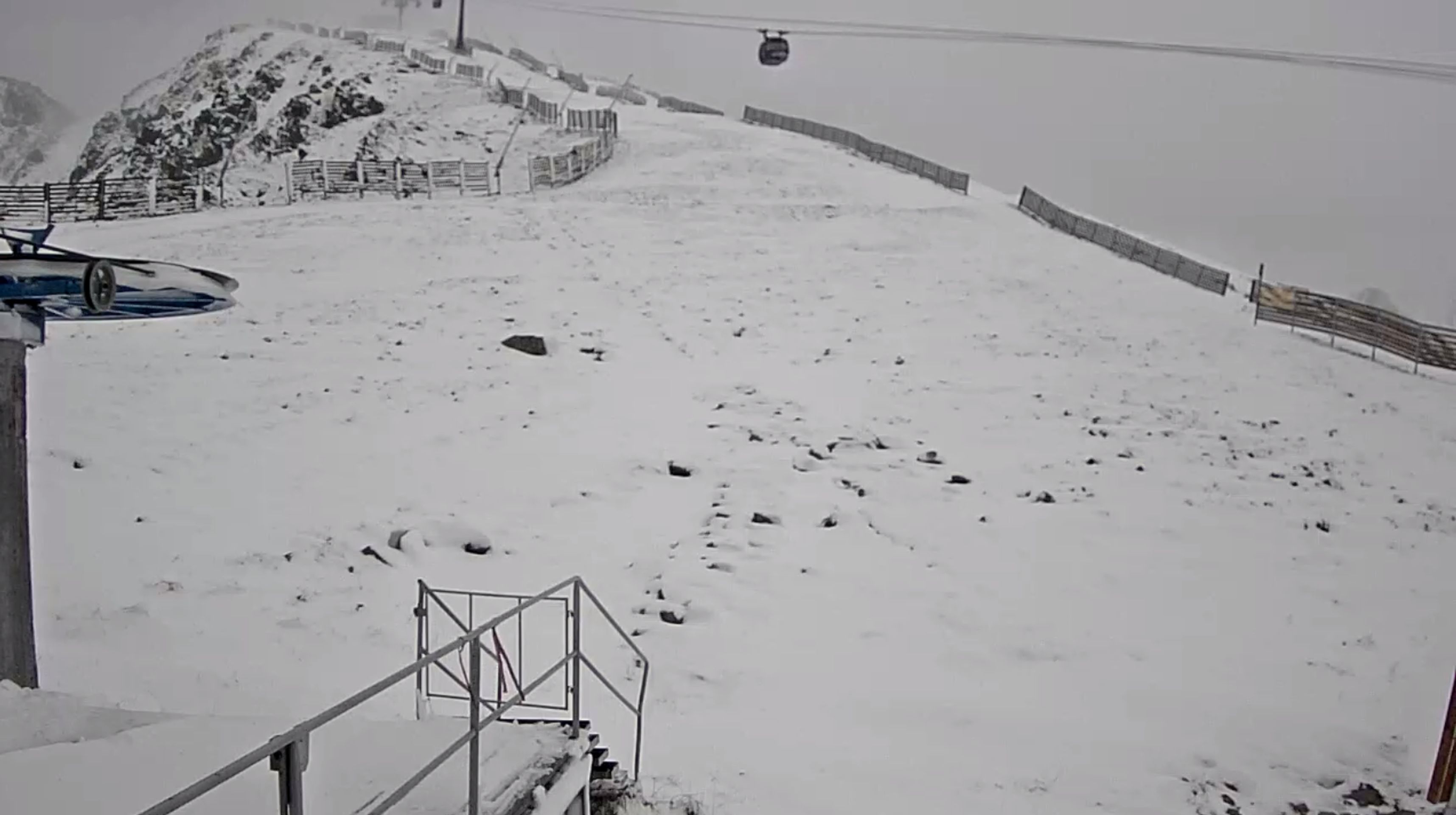 První letošní sníh na Slovensku - webkamera Konský Grúň - GALERIE: První sníh zasypal Vysoké i Nízké Tatry (3/5)