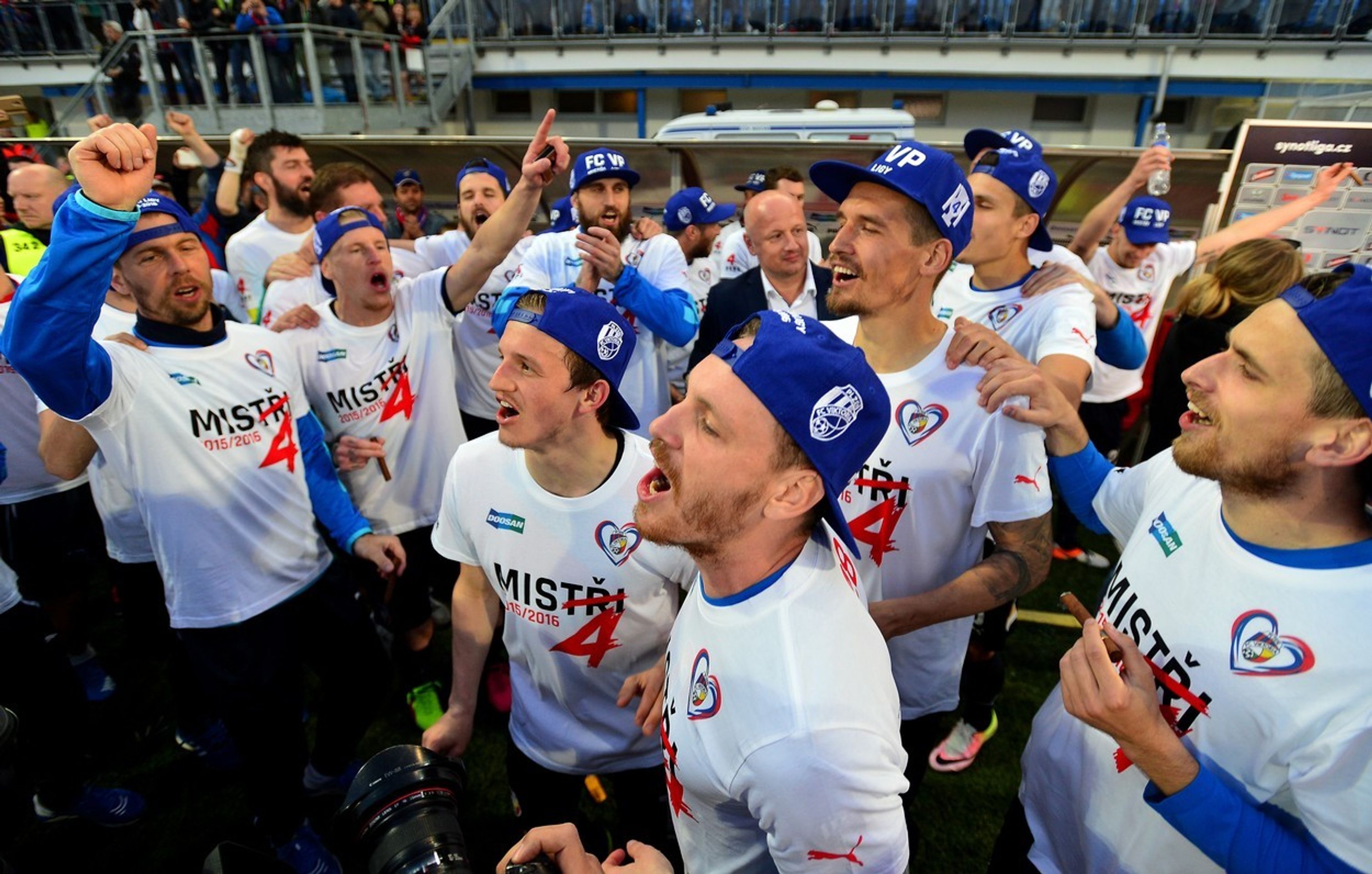 Plzeň slaví obhajobu ligového titulu - 6 - GALERIE: Plzeň slaví obhajobu ligového titulu (10/15)