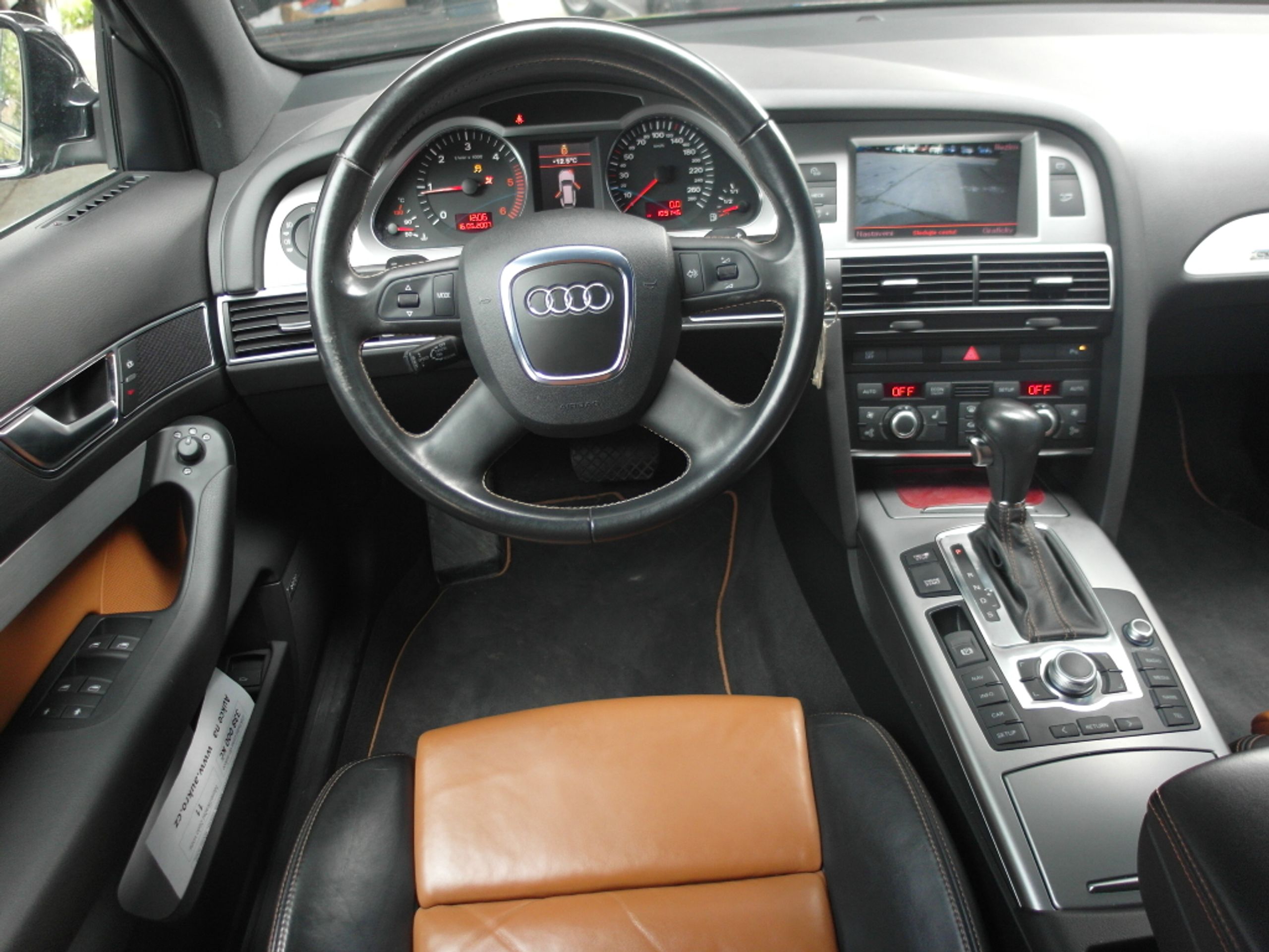 Audi A6 - GALERIE: mafiánská Audi A6 na prodej (4/5)