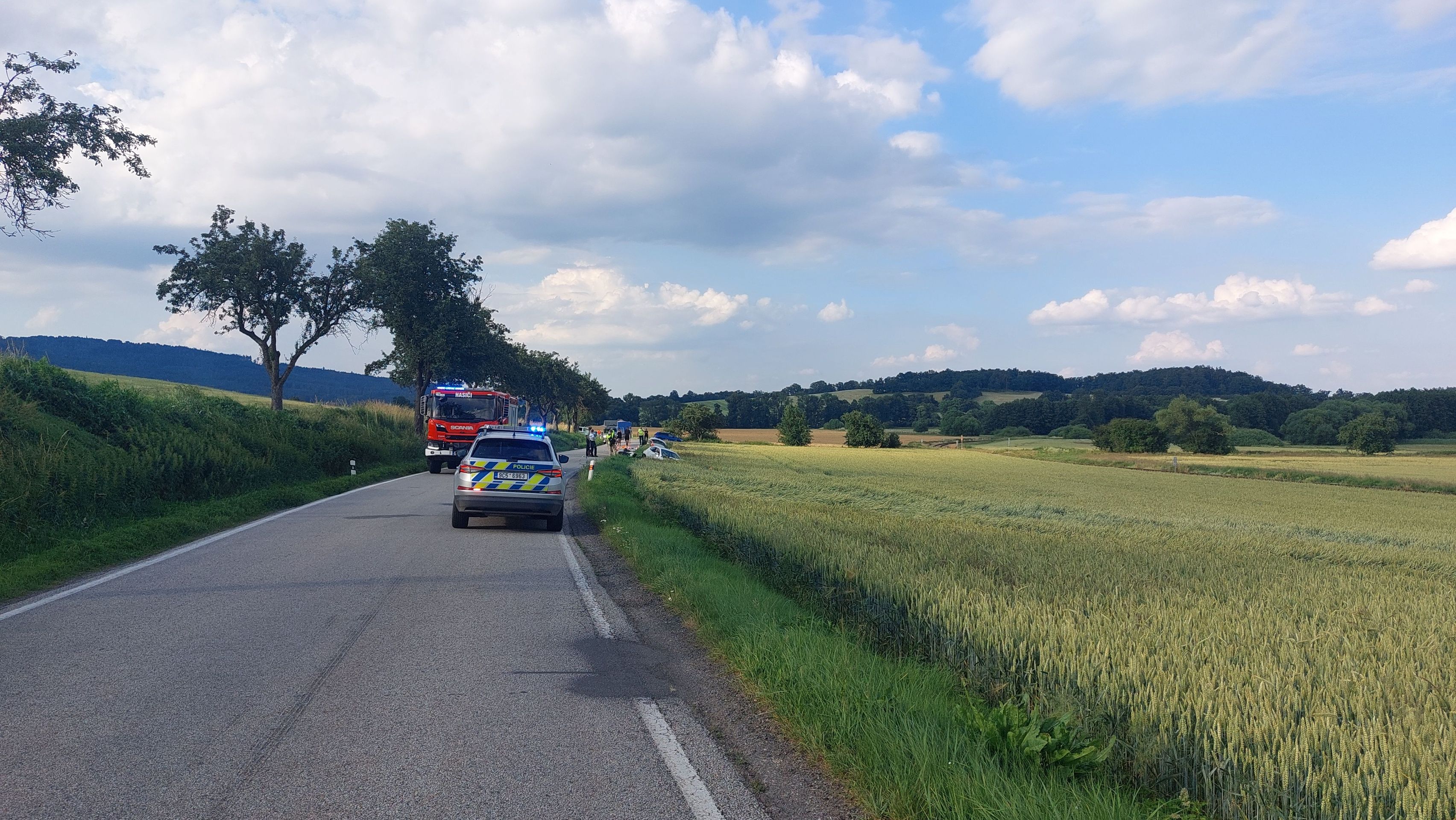 Dva mrtví motorkáři na Strakonicku - 4 - Auto smetlo na Strakonicku tři motorkáře, dva nepřežili (3/3)