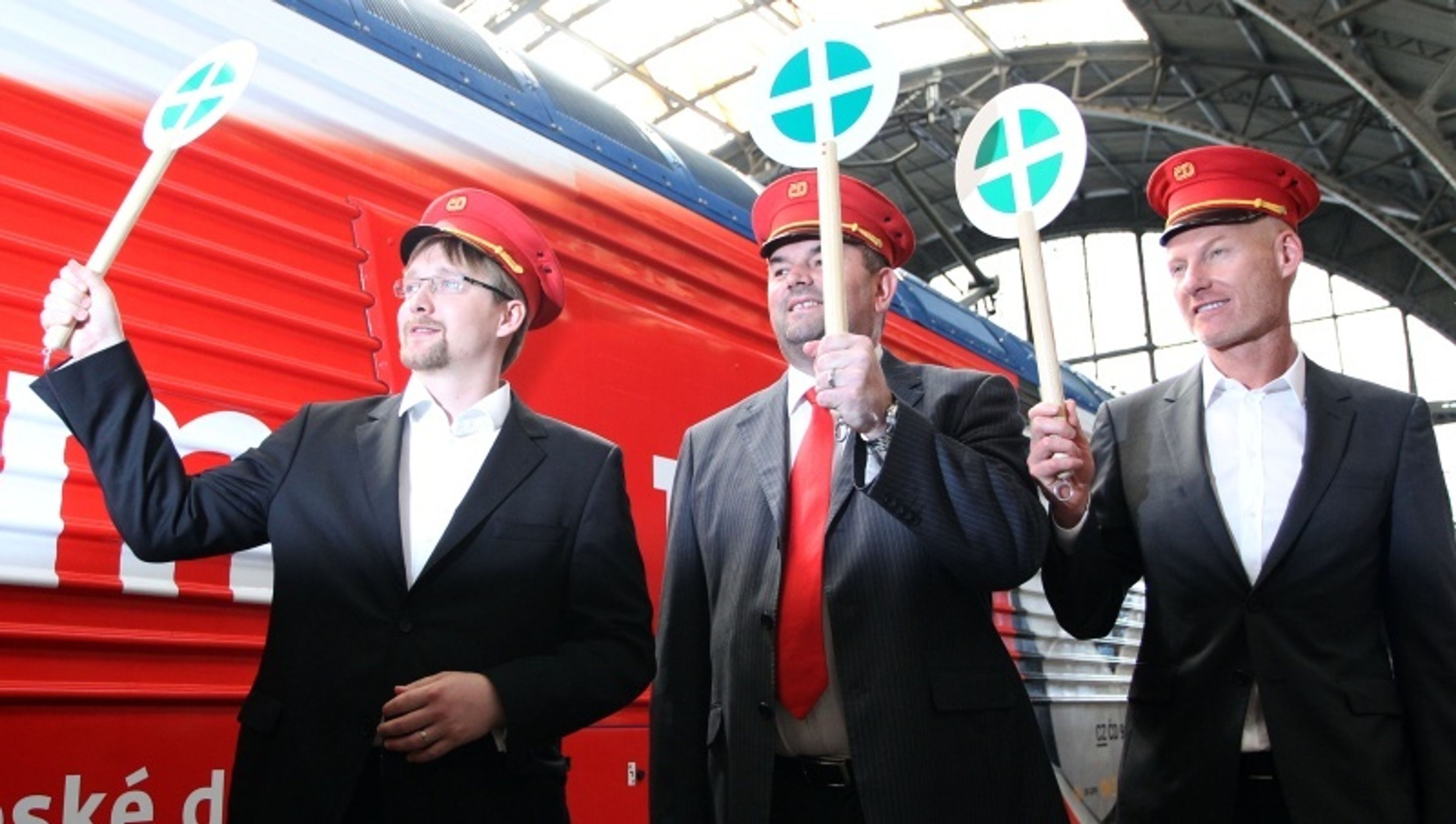 Reprezentace odjela vlakem na EURO - 9 - GALERIE: Reprezentace odjela vlakem na EURO (9/16)