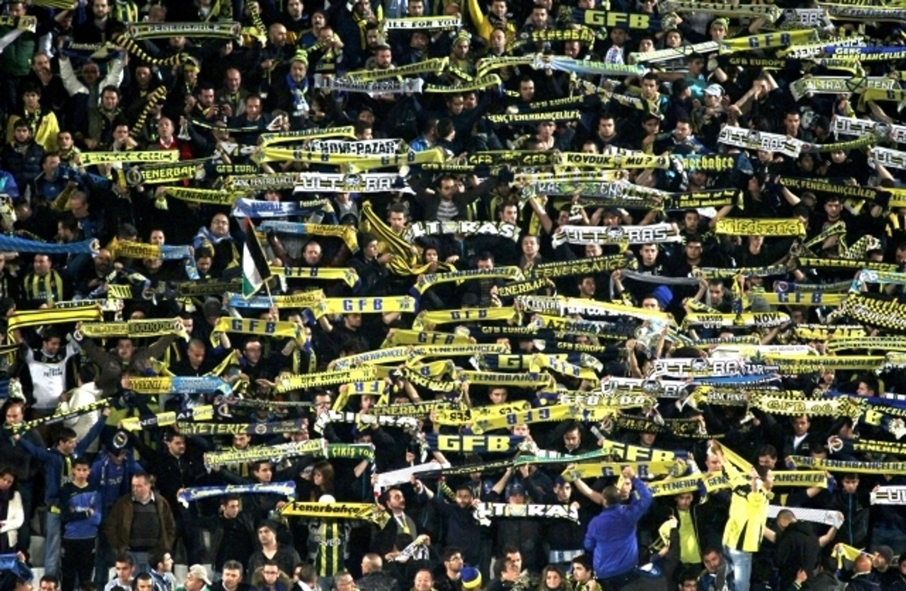 Fanoušci Fenerbahce Istanbul - 1 - GALERIE: Fanoušci Fenerbahce (7/7)