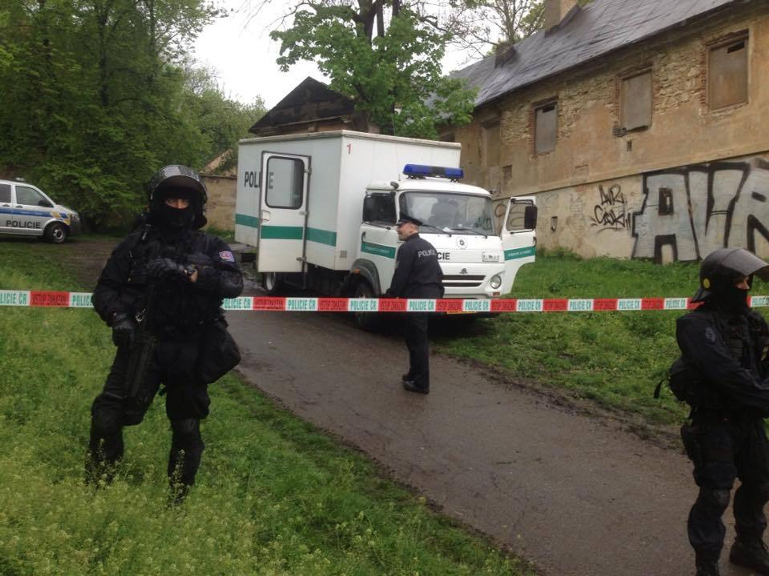 Zásah těžkooděnců na Cibulce - 3 - GALERIE: Zásah těžkooděnců proti squatterům na Cibulce (4/6)