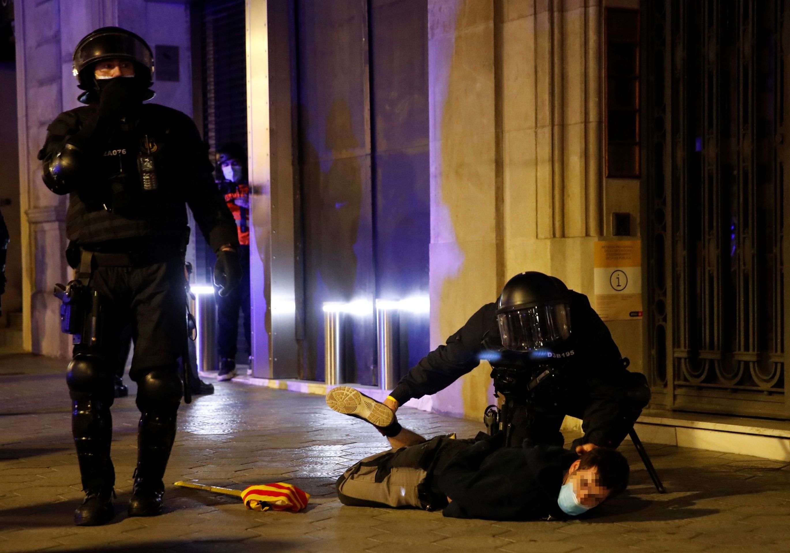 Demonstrace na podporu rapera Haséla v Barceloně - 4 - GALERIE: Demonstrace na podporu rapera v Barceloně (3/6)