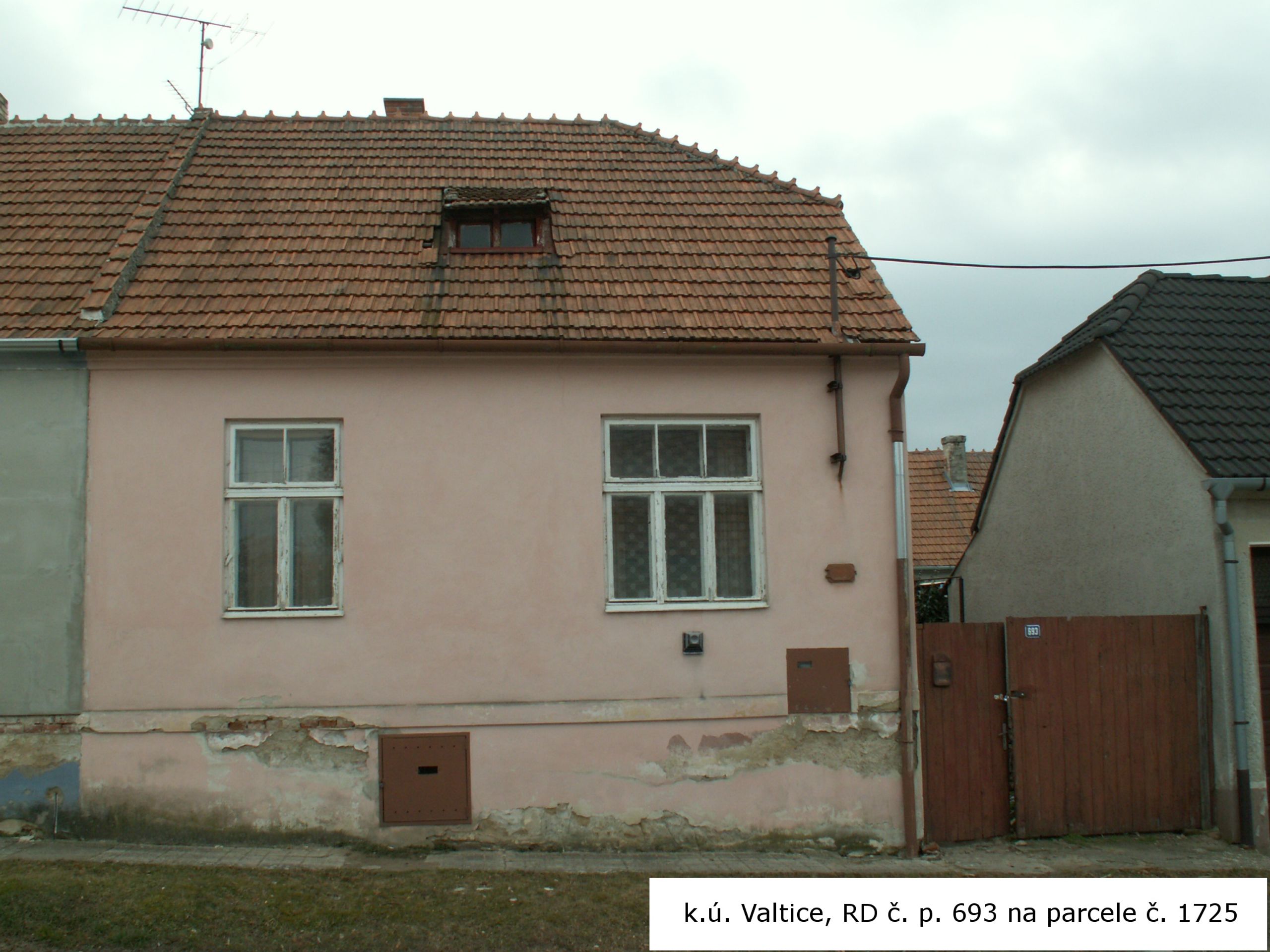 Dům ve Valticích Minimální kupní cena 1 030 000 Kč - REALITNÍ VÝPRODEJ! Stát se zbavuje stovek nemovitostí. PŘEHLED (7/15)