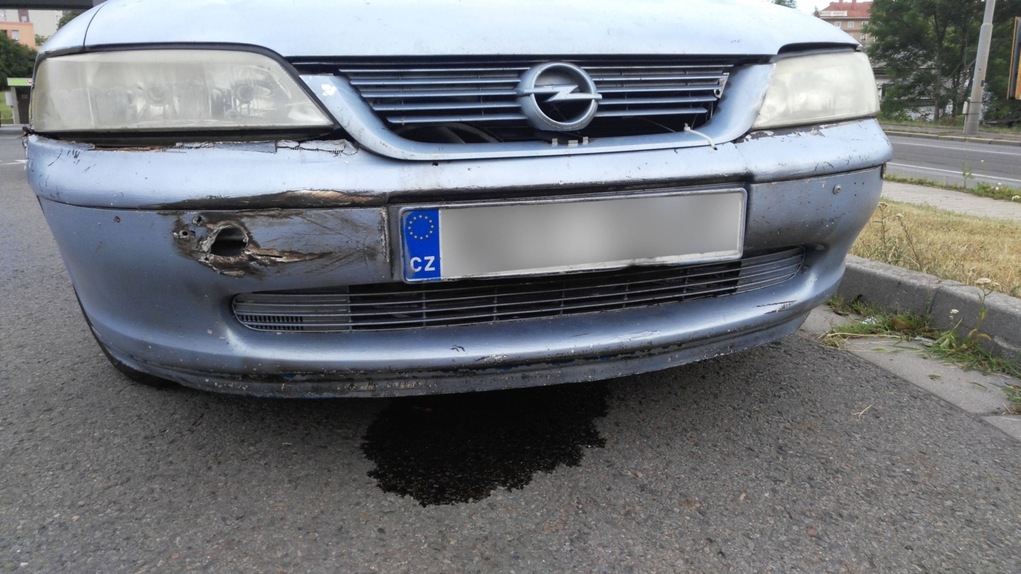 Auto ve velmi špatném technickém stavu v Ostravě-Porubě - 1 - GALERIE: Auto ve velmi špatném technickém stavu v Ostravě-Porubě (1/4)